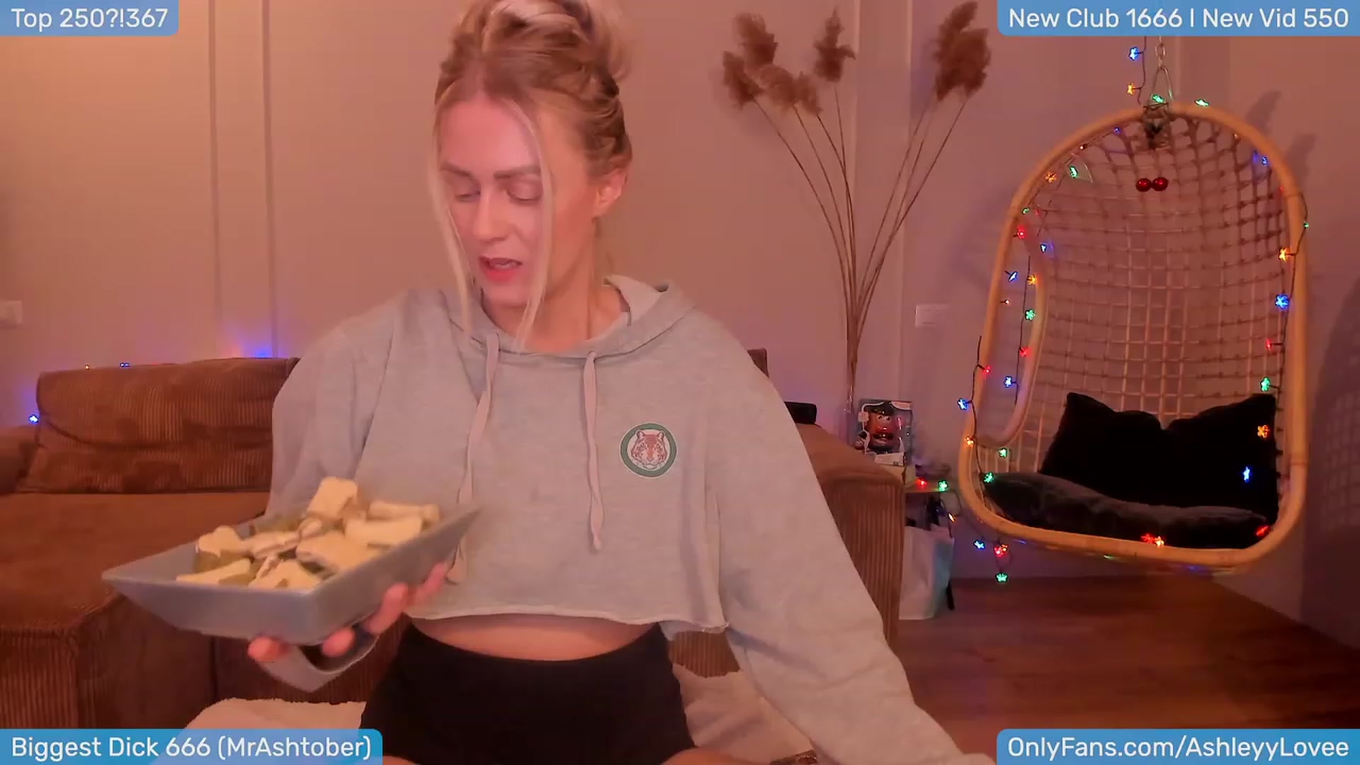 Gallery image thumbnail from AshleyLove's myfreecams stream on, 01/10/2024, 21:06 image 4 of 20