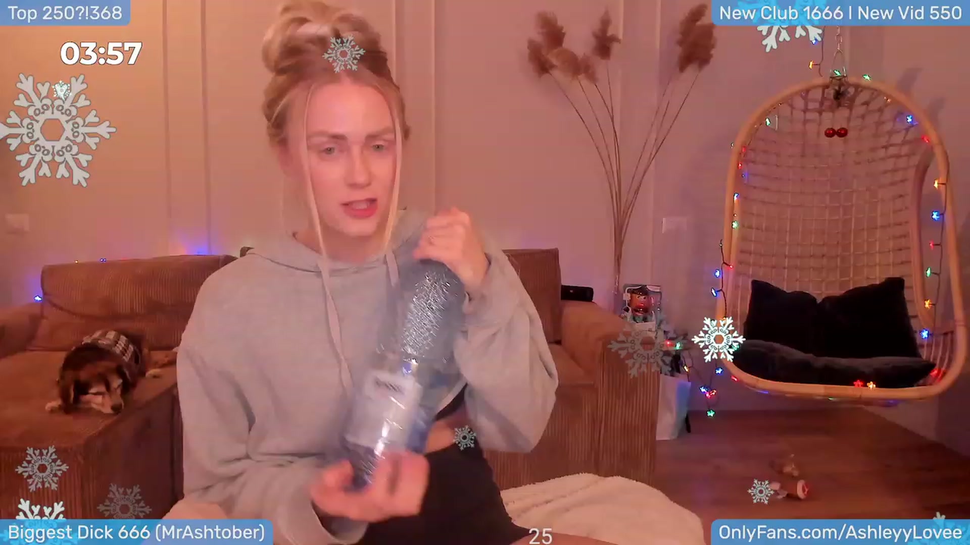 Gallery image thumbnail from AshleyLove's myfreecams stream on, 01/10/2024, 21:06 image 16 of 20
