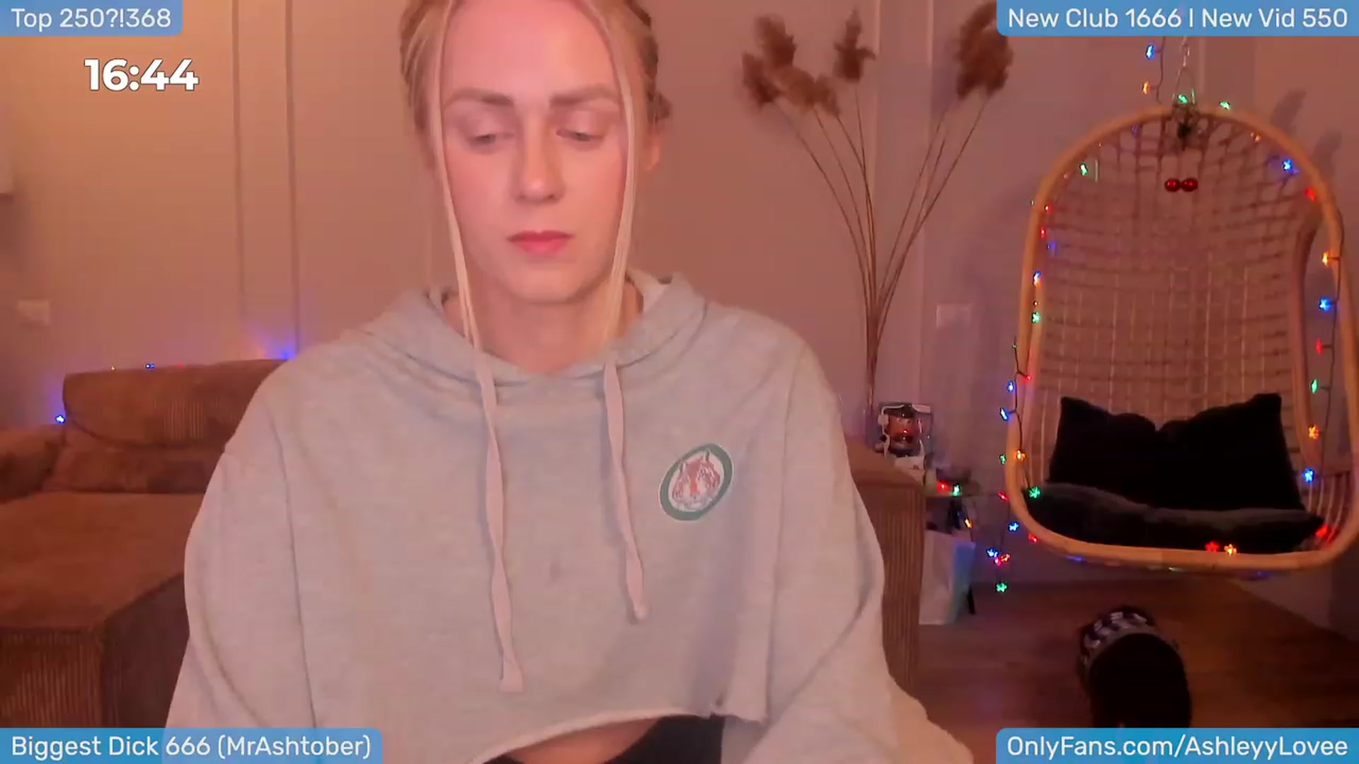 Gallery image thumbnail from AshleyLove's myfreecams stream on, 01/10/2024, 21:06 image 9 of 20