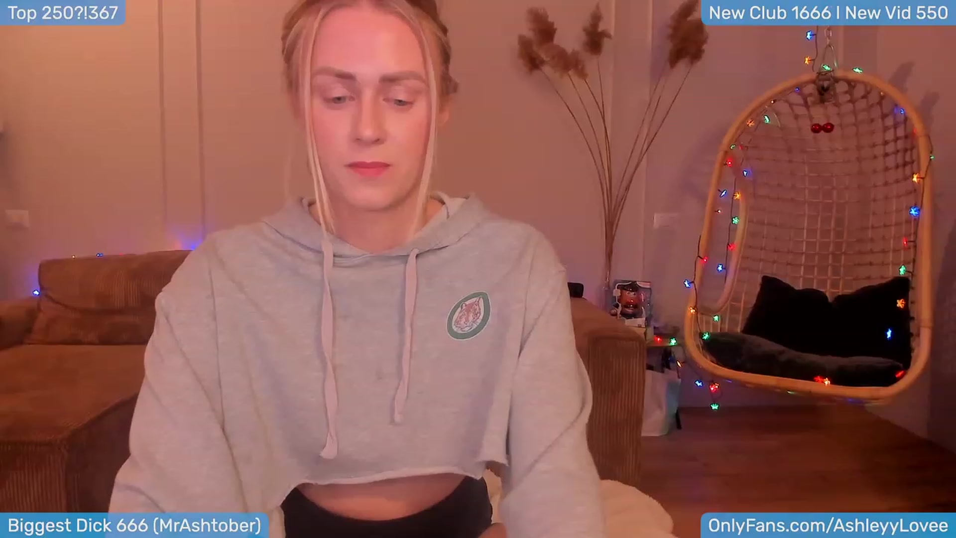 Gallery image thumbnail from AshleyLove's myfreecams stream on, 01/10/2024, 21:06 image 3 of 20