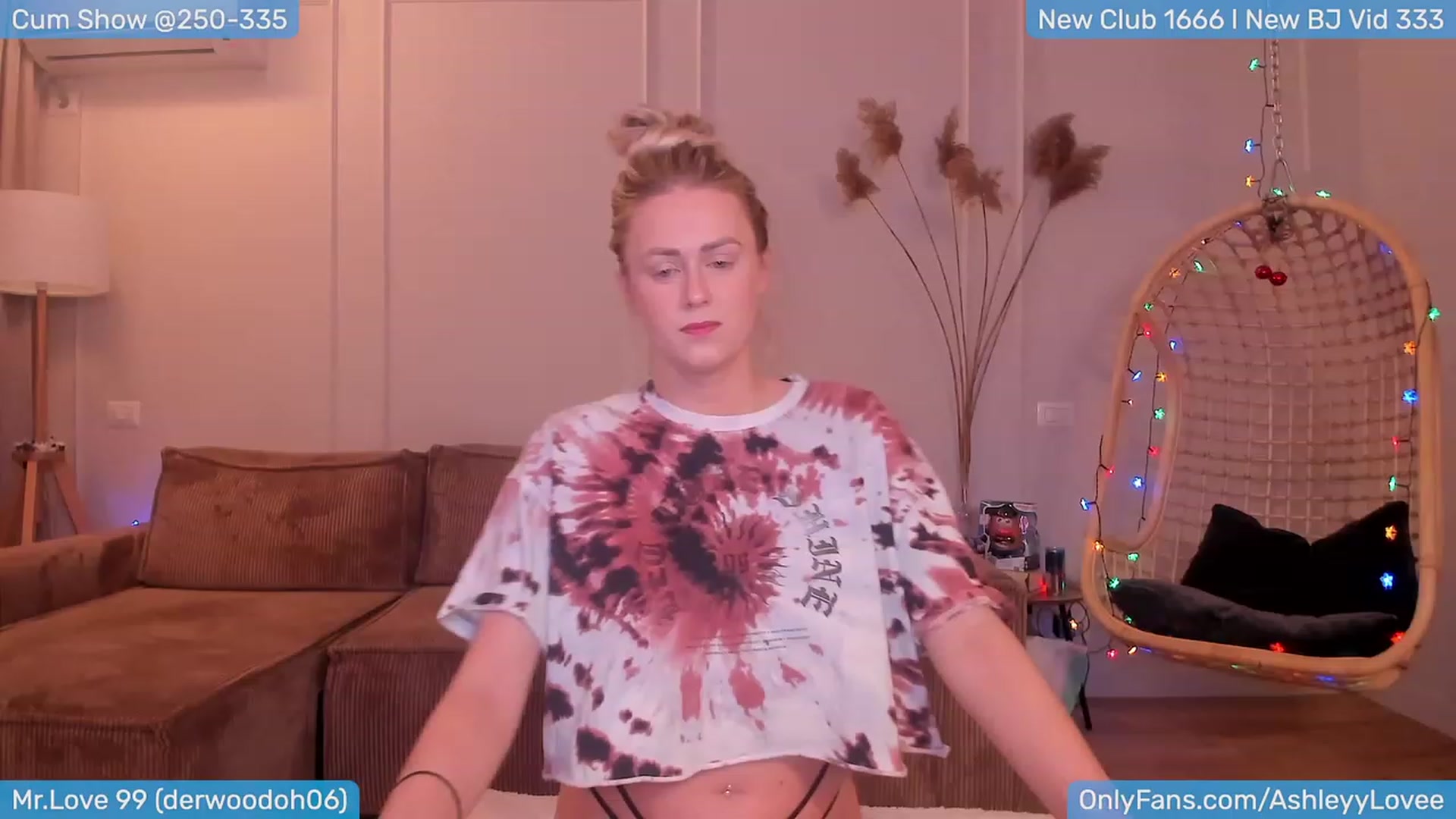 Gallery image thumbnail from AshleyLove's myfreecams stream on, 01/13/2024, 19:41 image 2 of 20