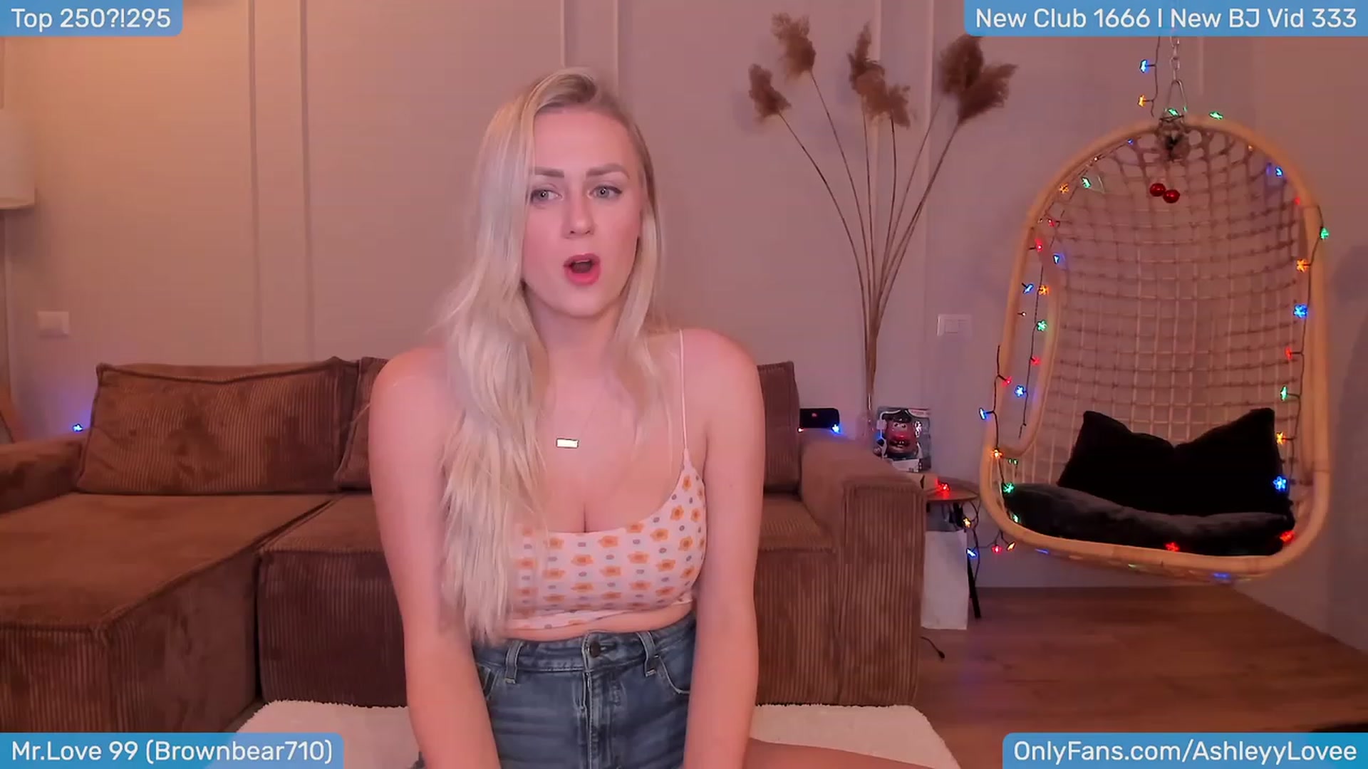 Gallery image thumbnail from AshleyLove's myfreecams stream on, 01/14/2024, 19:43 image 17 of 20