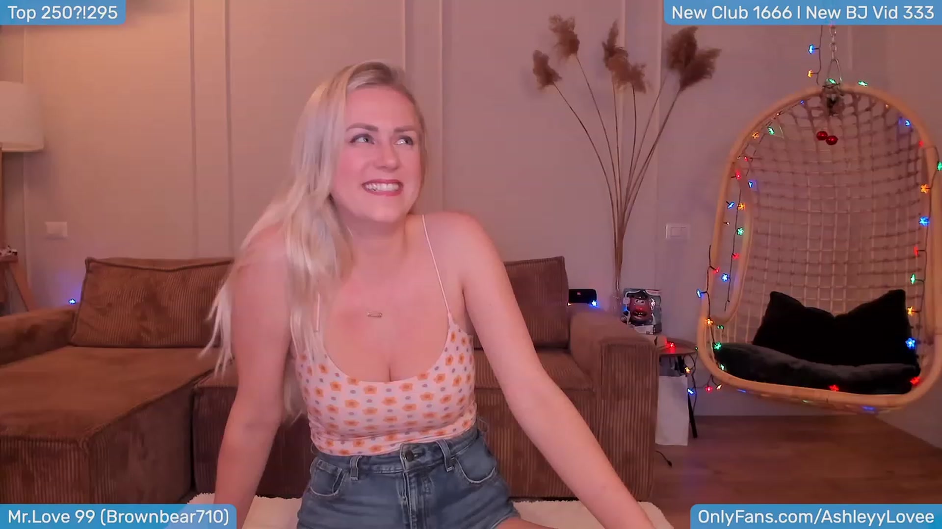 Gallery image thumbnail from AshleyLove's myfreecams stream on, 01/14/2024, 19:43 image 13 of 20