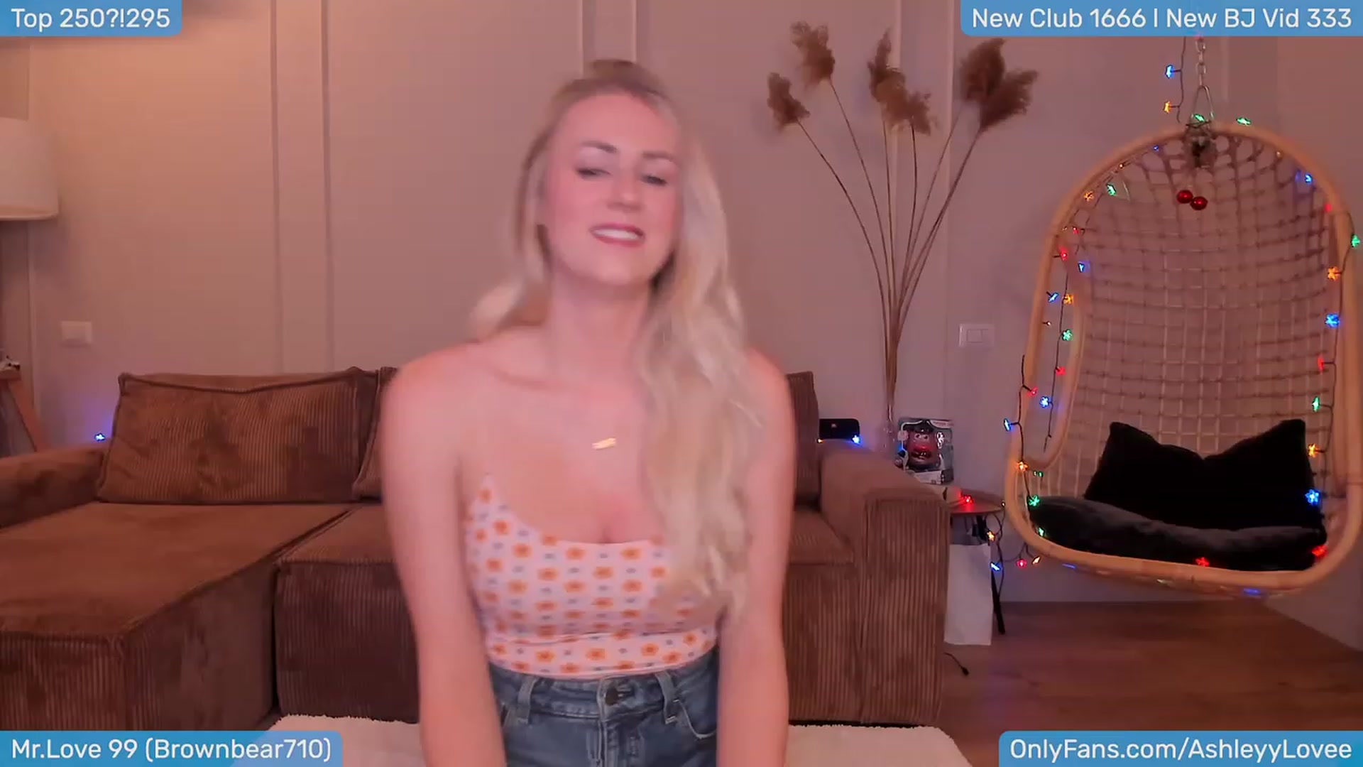 Gallery image thumbnail from AshleyLove's myfreecams stream on, 01/14/2024, 19:43 image 6 of 20