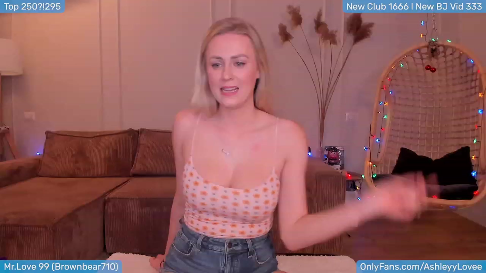 Gallery image thumbnail from AshleyLove's myfreecams stream on, 01/14/2024, 20:45 image 16 of 20