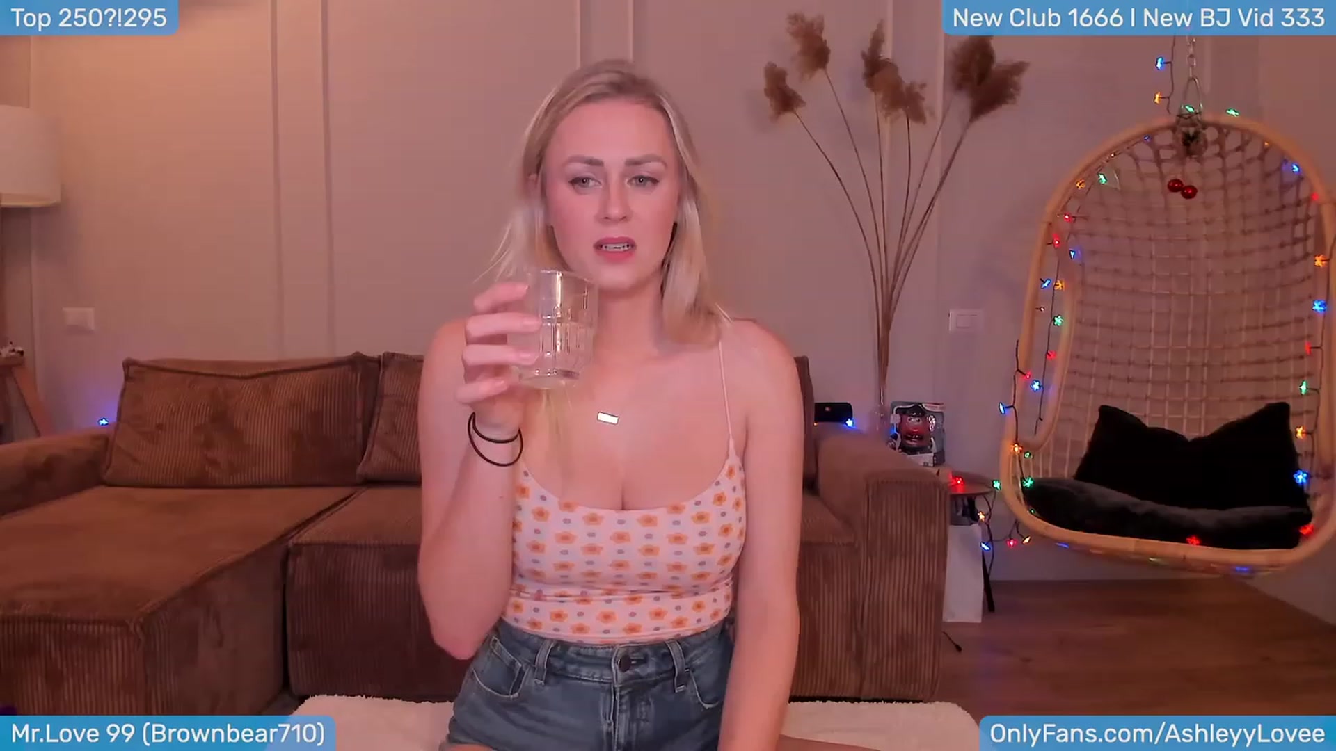 Gallery image thumbnail from AshleyLove's myfreecams stream on, 01/14/2024, 20:45 image 8 of 20