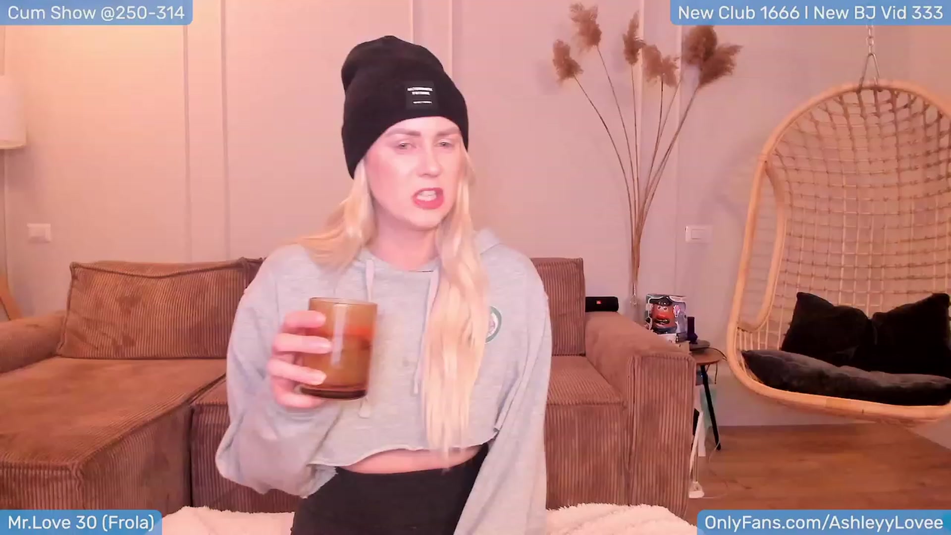 Gallery image thumbnail from AshleyLove's myfreecams stream on, 01/15/2024, 19:05 image 6 of 20