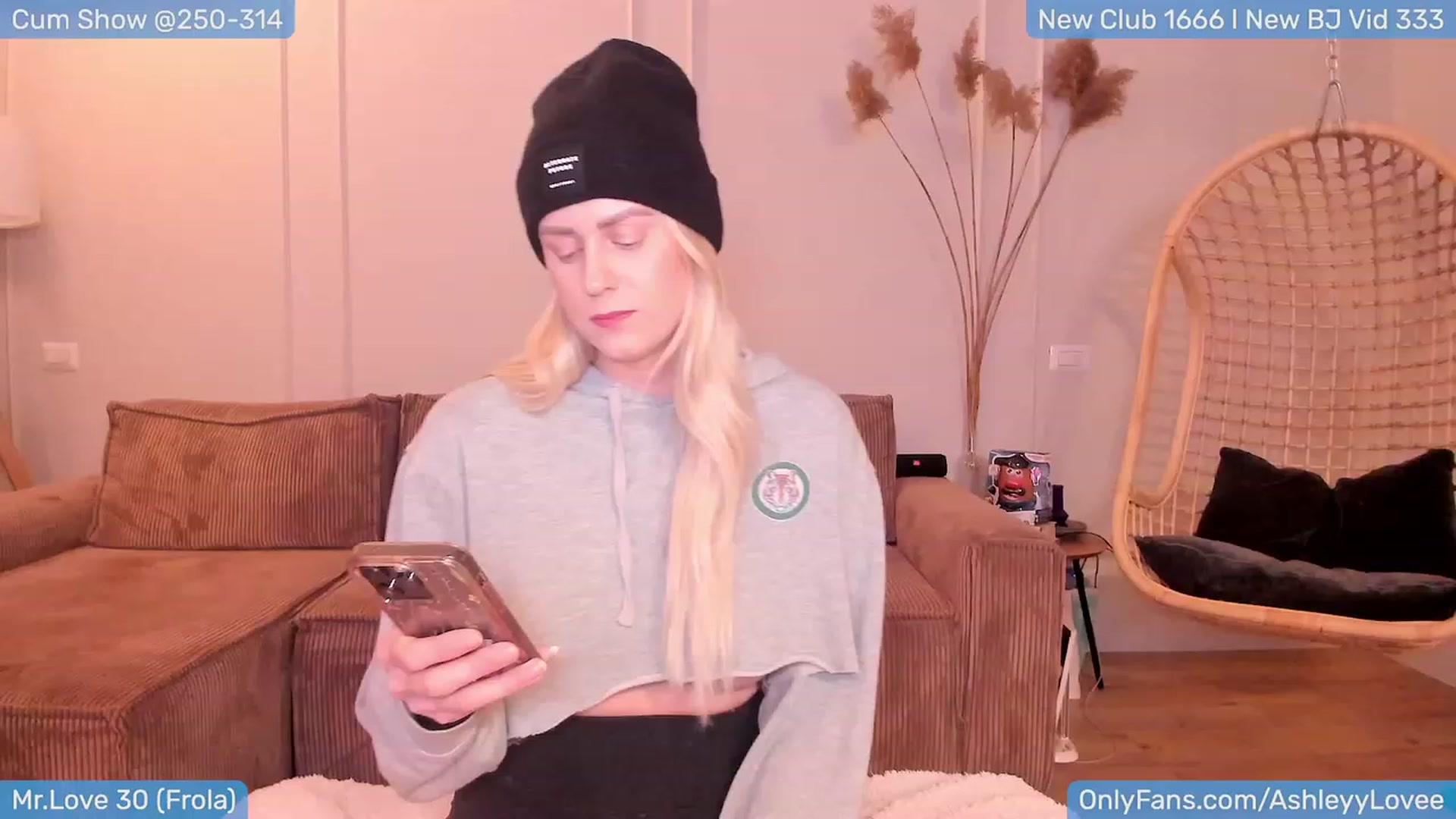 Gallery image thumbnail from AshleyLove's myfreecams stream on, 01/15/2024, 19:05 image 1 of 20