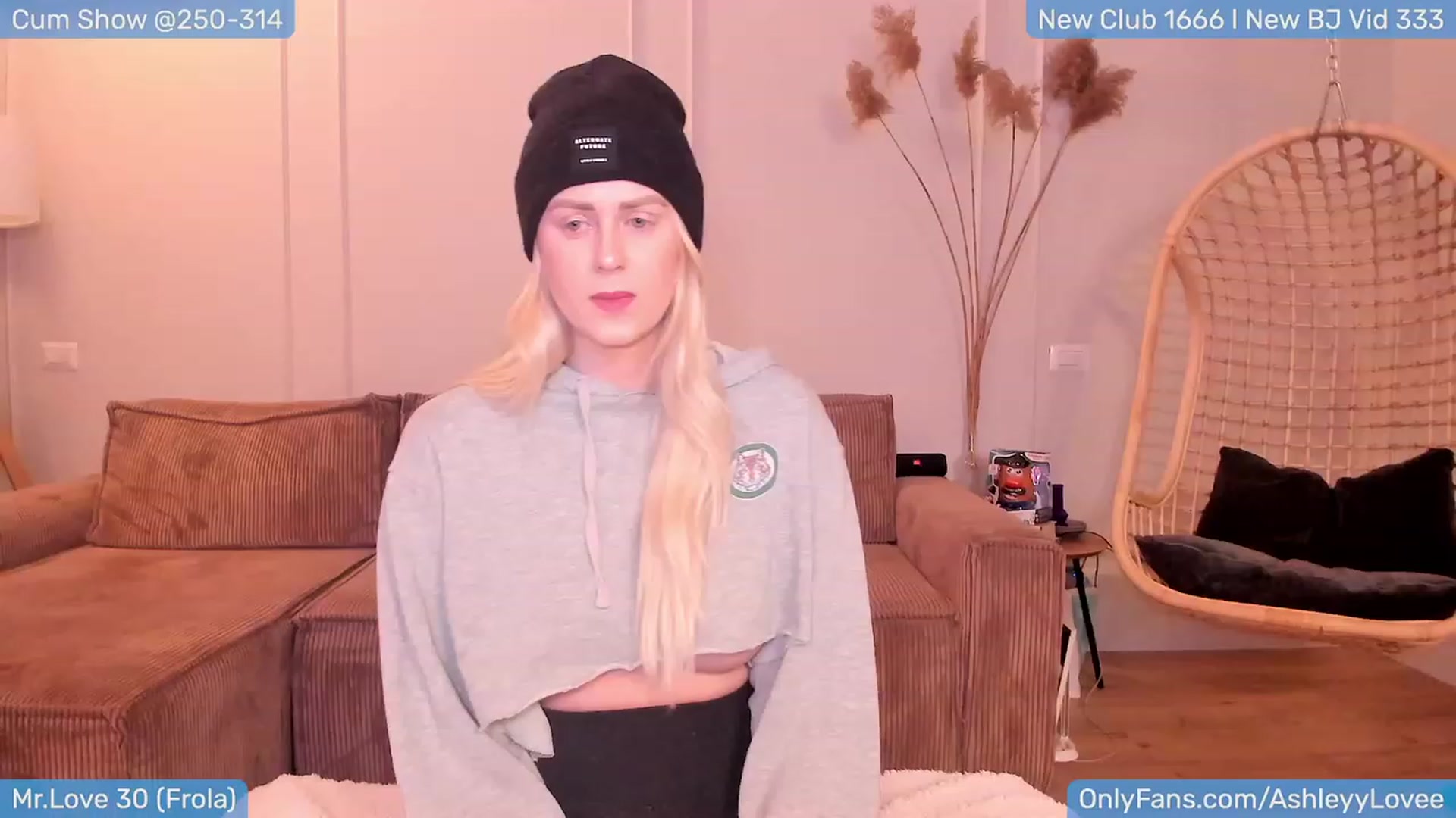 Gallery image thumbnail from AshleyLove's myfreecams stream on, 01/15/2024, 19:05 image 4 of 20