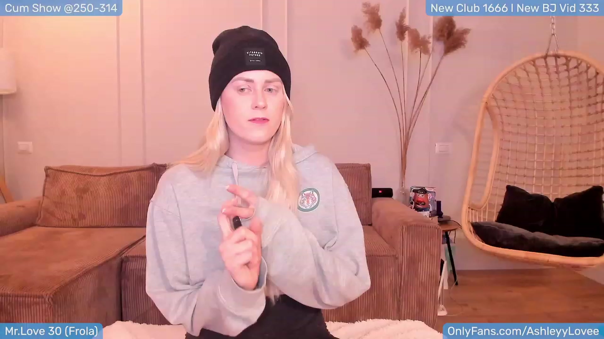Gallery image thumbnail from AshleyLove's myfreecams stream on, 01/15/2024, 19:05 image 5 of 20