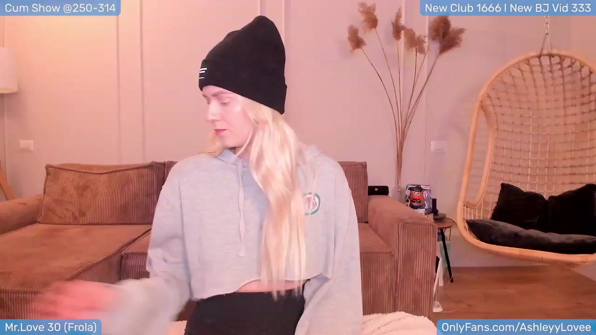 Gallery image thumbnail from AshleyLove's myfreecams stream on, 01/15/2024, 19:05 image 7 of 20