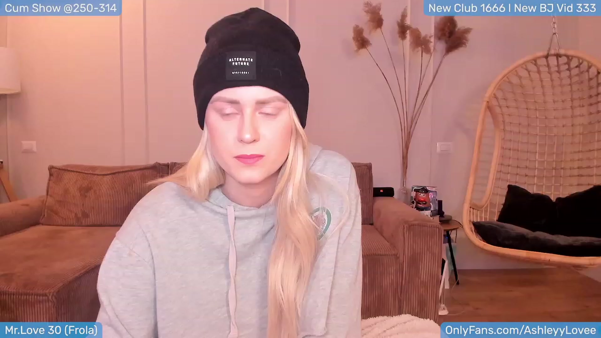 Gallery image thumbnail from AshleyLove's myfreecams stream on, 01/15/2024, 19:05 image 10 of 20