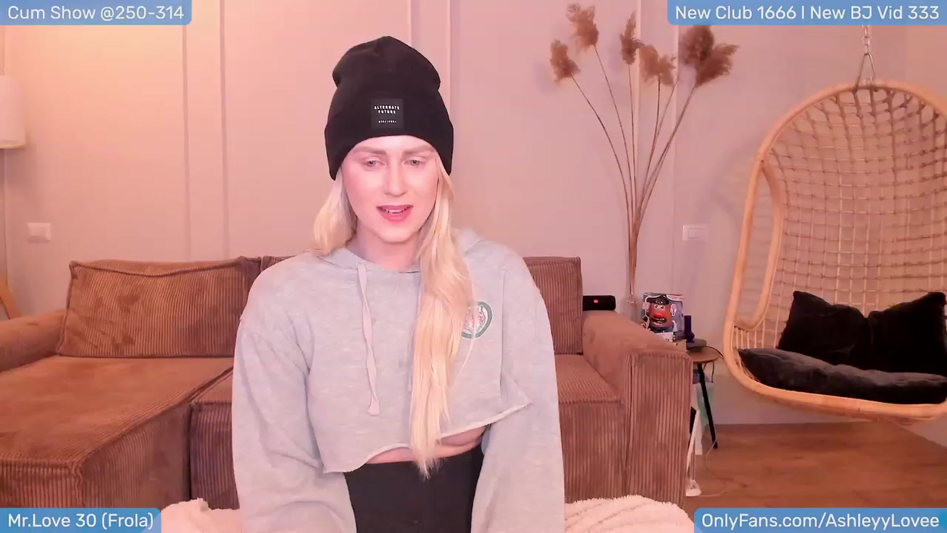 Gallery image thumbnail from AshleyLove's myfreecams stream on, 01/15/2024, 19:05 image 13 of 20