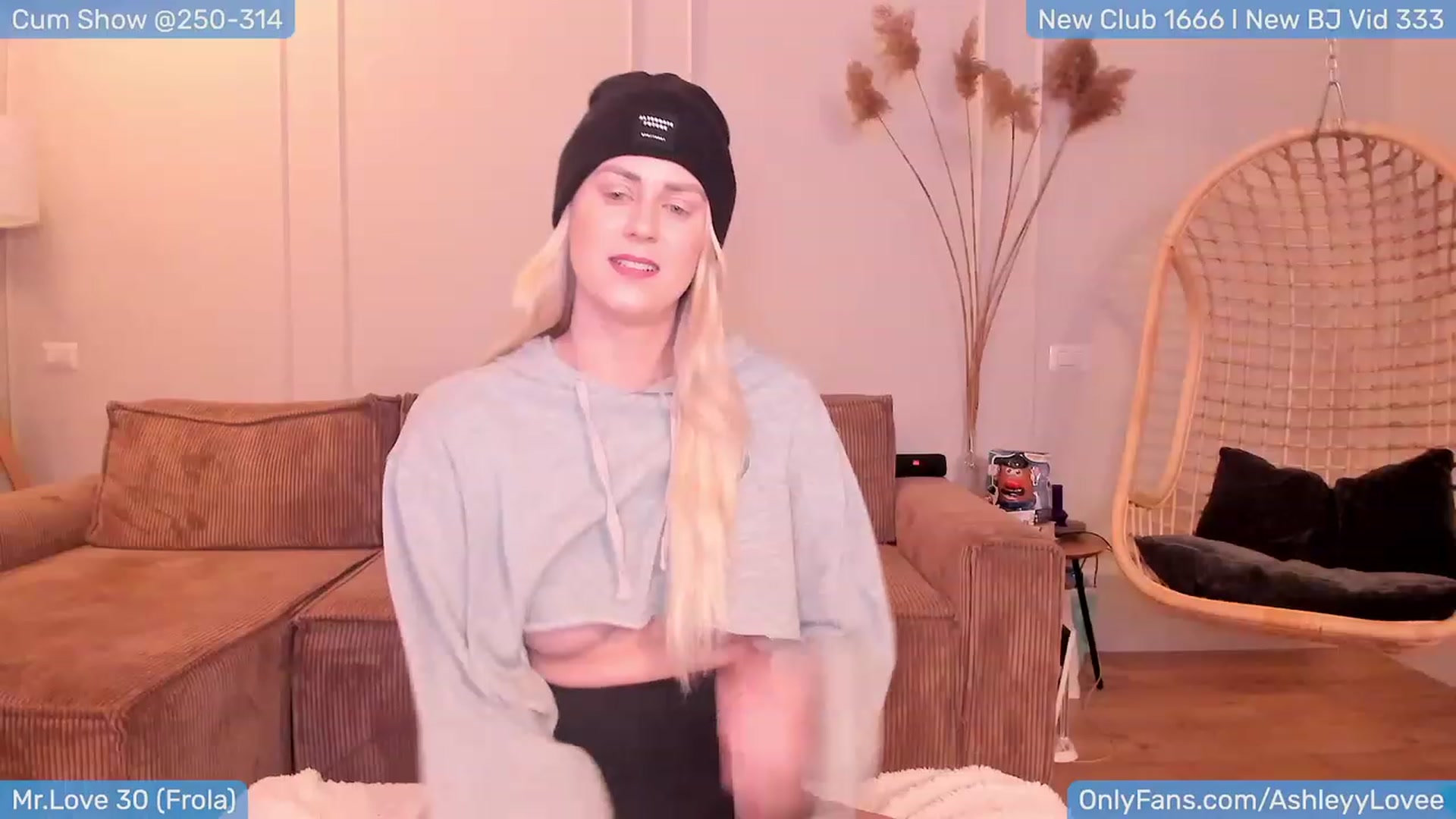Gallery image thumbnail from AshleyLove's myfreecams stream on, 01/15/2024, 19:05 image 15 of 20
