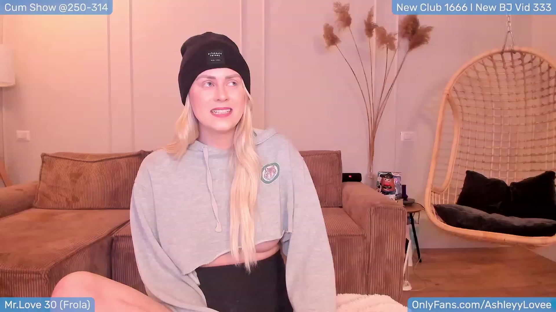 Gallery image thumbnail from AshleyLove's myfreecams stream on, 01/15/2024, 19:05 image 3 of 20