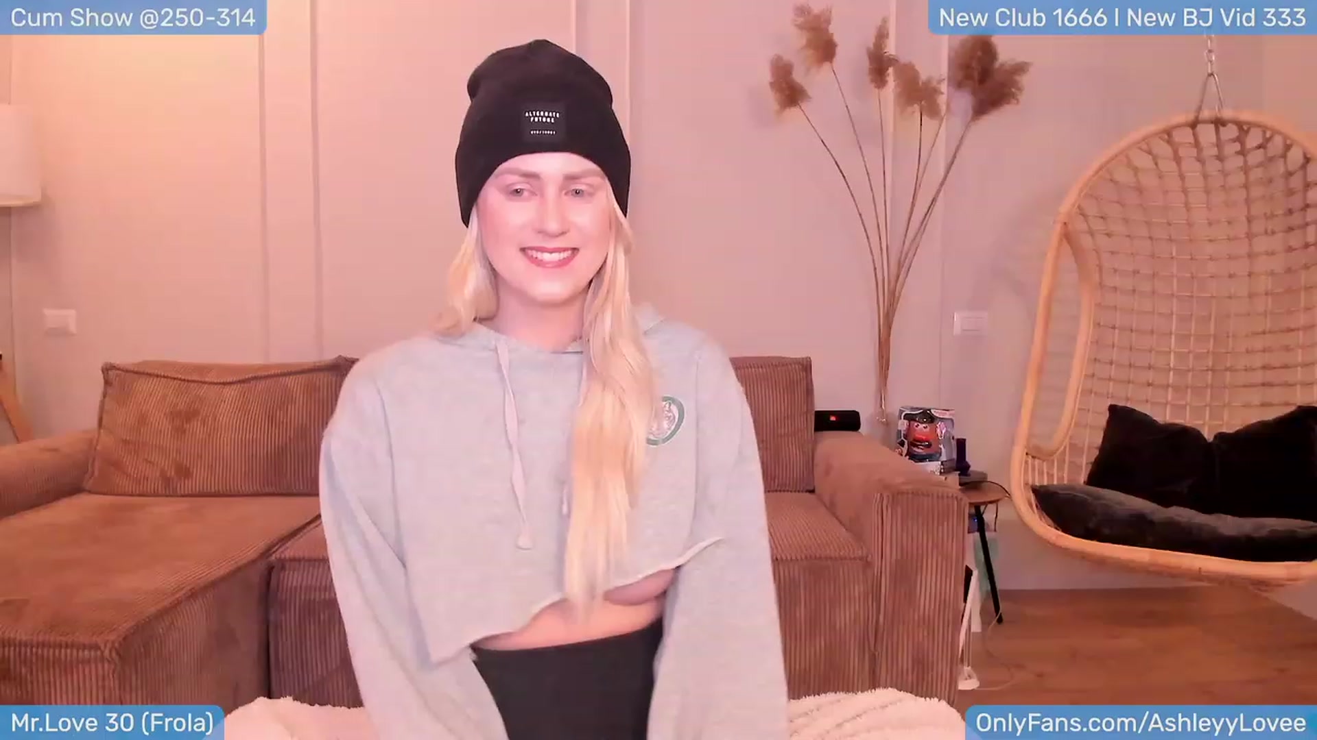 Gallery image thumbnail from AshleyLove's myfreecams stream on, 01/15/2024, 19:05 image 12 of 20