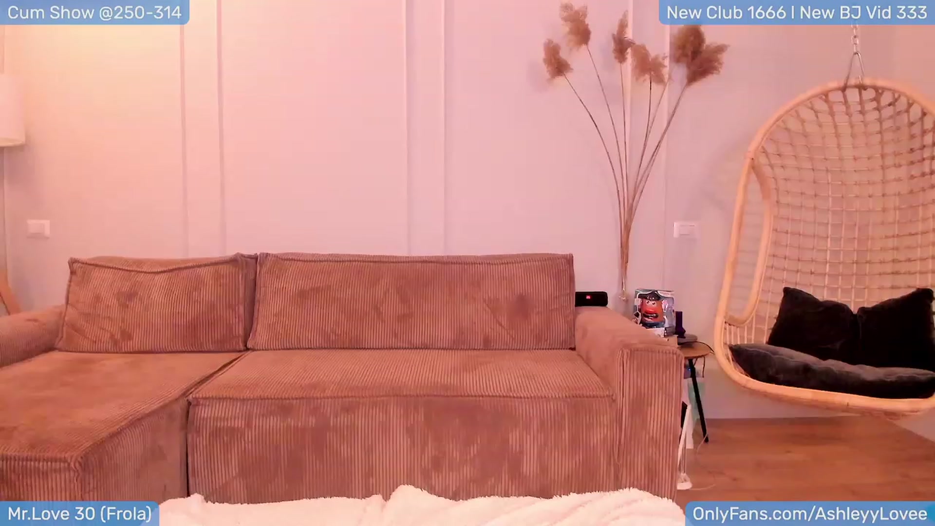 Gallery image thumbnail from AshleyLove's myfreecams stream on, 01/15/2024, 19:05 image 14 of 20