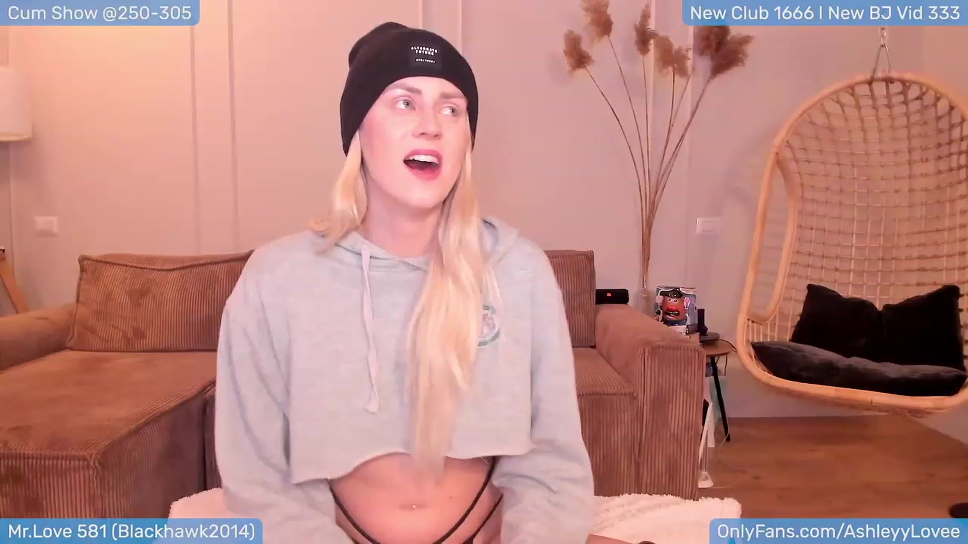 Gallery image thumbnail from AshleyLove's myfreecams stream on, 01/15/2024, 22:05 image 10 of 20