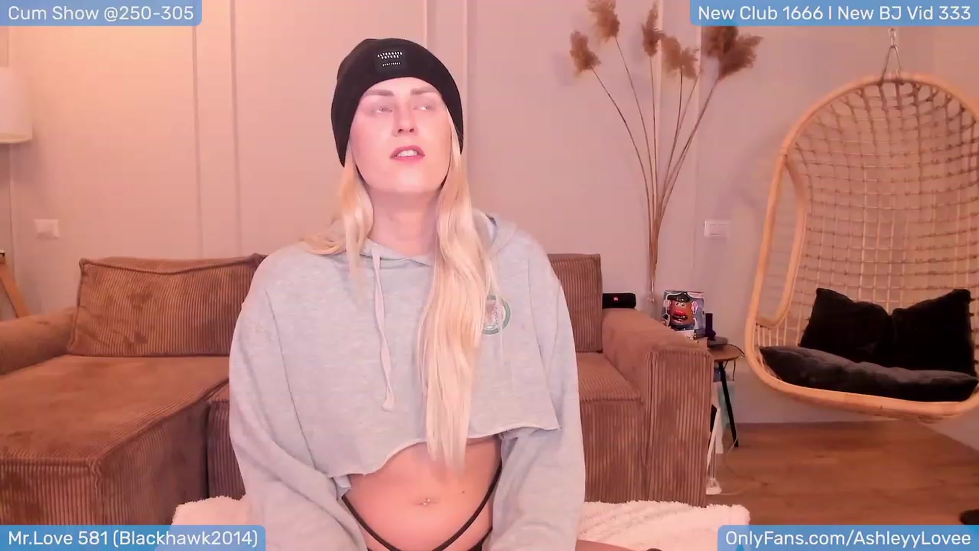 Gallery image thumbnail from AshleyLove's myfreecams stream on, 01/15/2024, 22:05 image 11 of 20