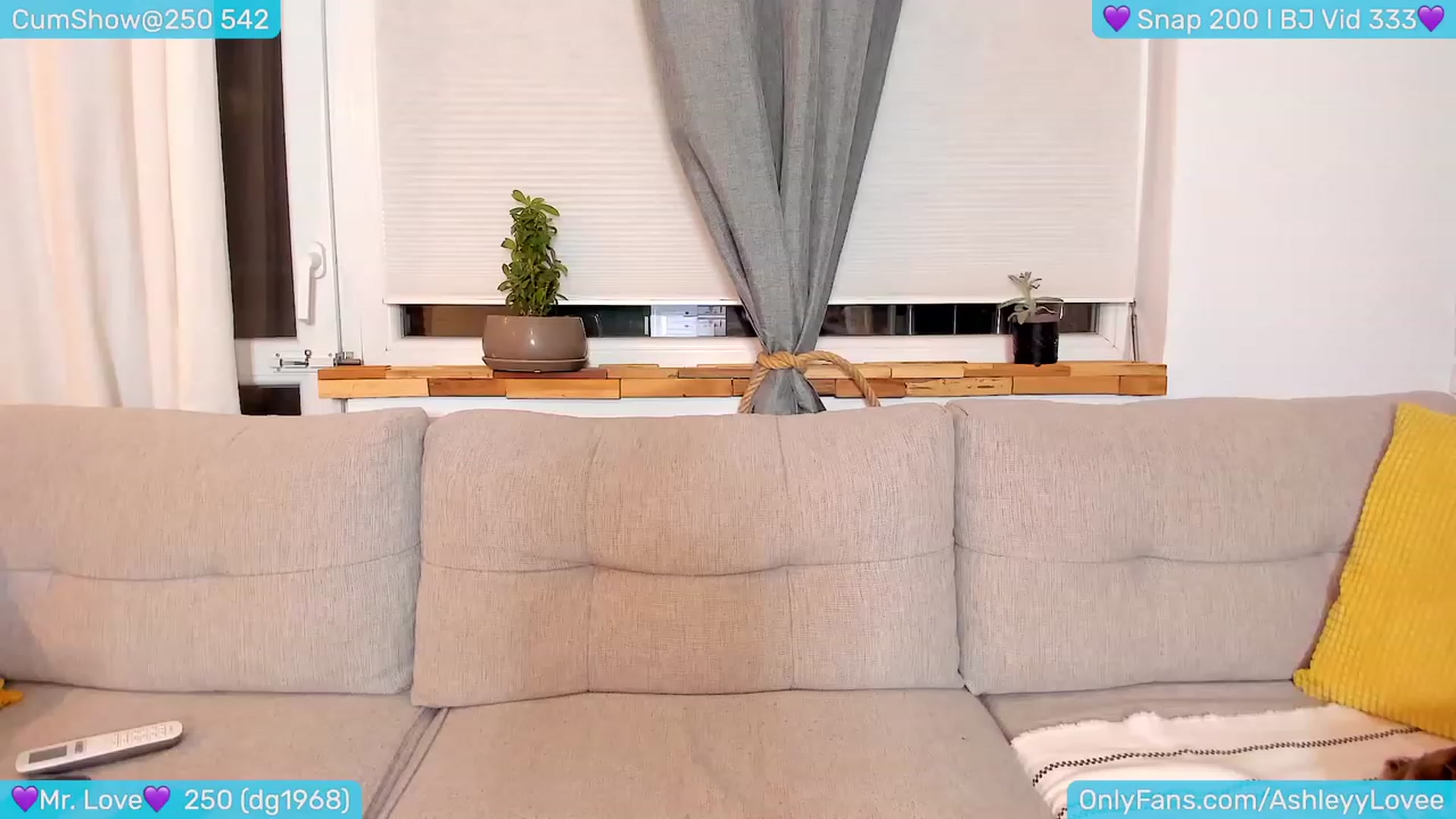 Gallery image thumbnail from AshleyLove's myfreecams stream on, 03/08/2024, 20:07 image 10 of 20
