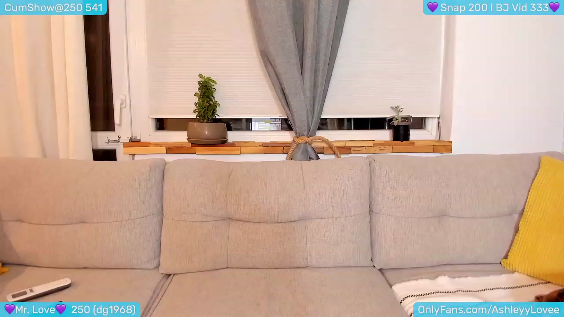 Gallery image thumbnail from AshleyLove's myfreecams stream on, 03/08/2024, 20:07 image 8 of 20