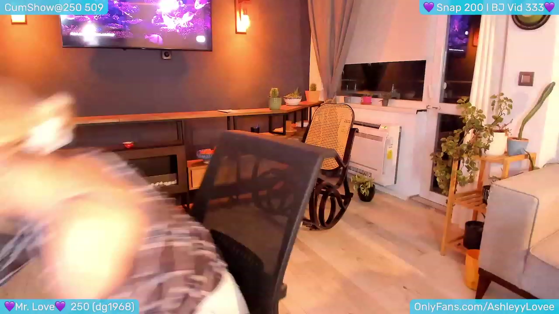 Gallery image thumbnail from AshleyLove's myfreecams stream on, 03/12/2024, 22:19 image 7 of 20