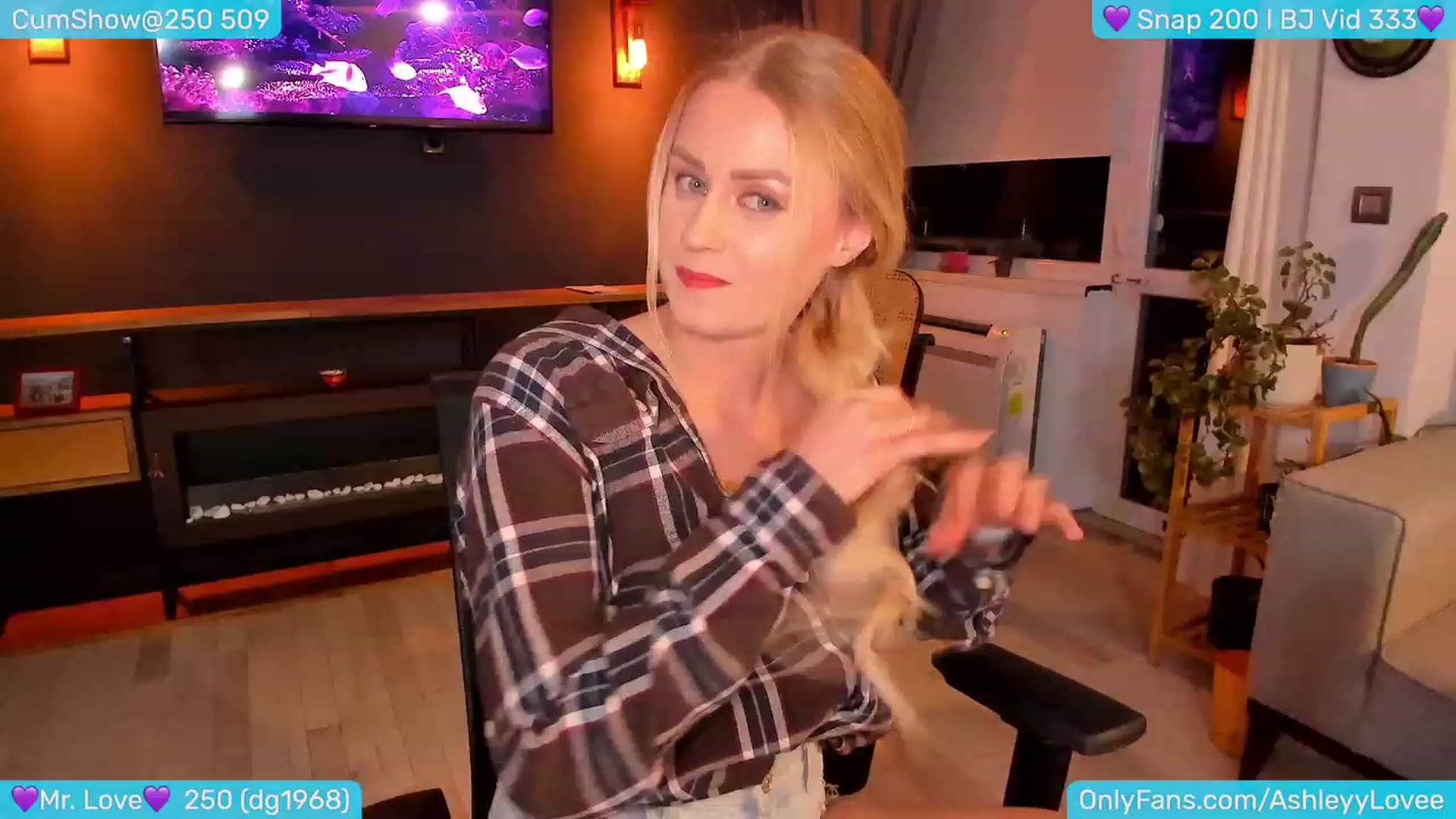 Gallery image thumbnail from AshleyLove's myfreecams stream on, 03/12/2024, 22:19 image 11 of 20