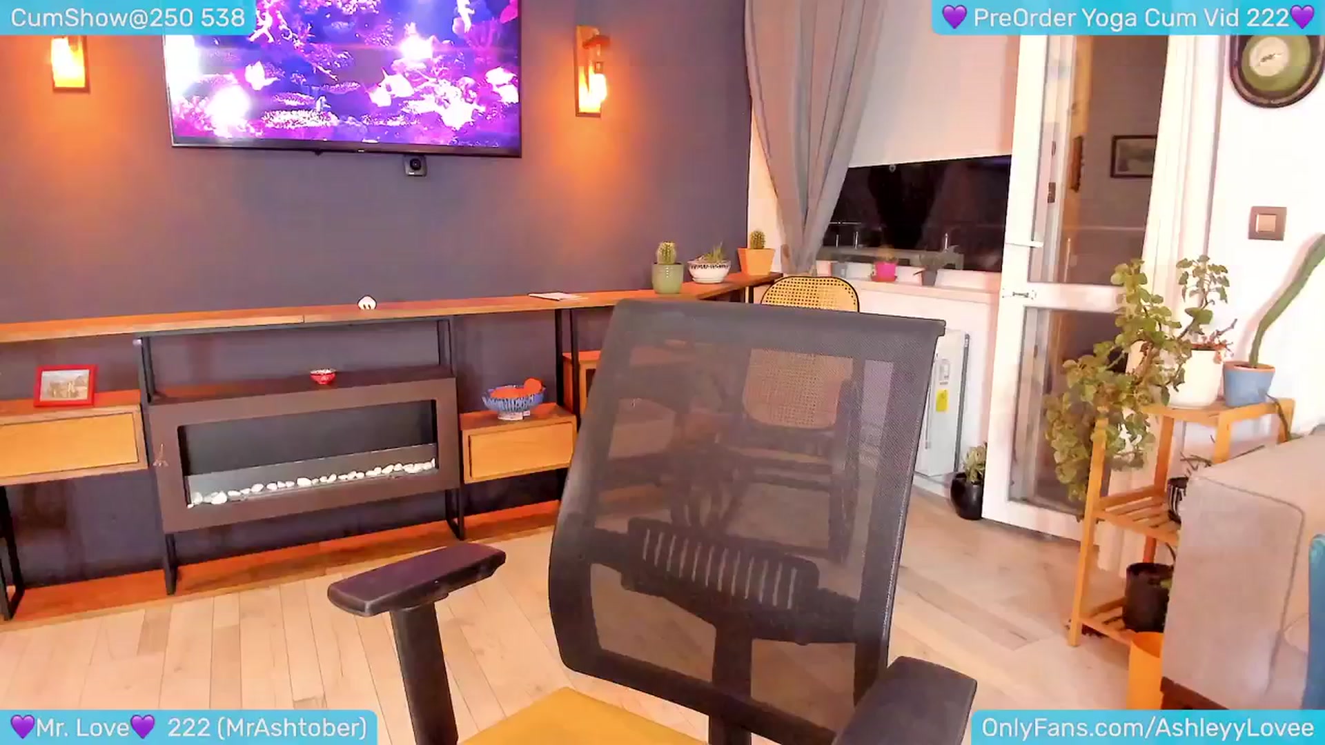 Gallery image thumbnail from AshleyLove's myfreecams stream on, 03/14/2024, 24:22 image 6 of 20