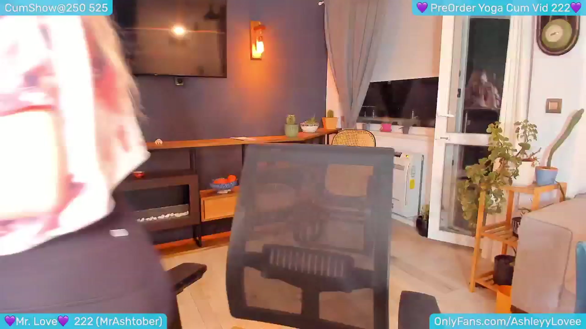 Gallery image thumbnail from AshleyLove's myfreecams stream on, 03/14/2024, 24:22 image 13 of 20