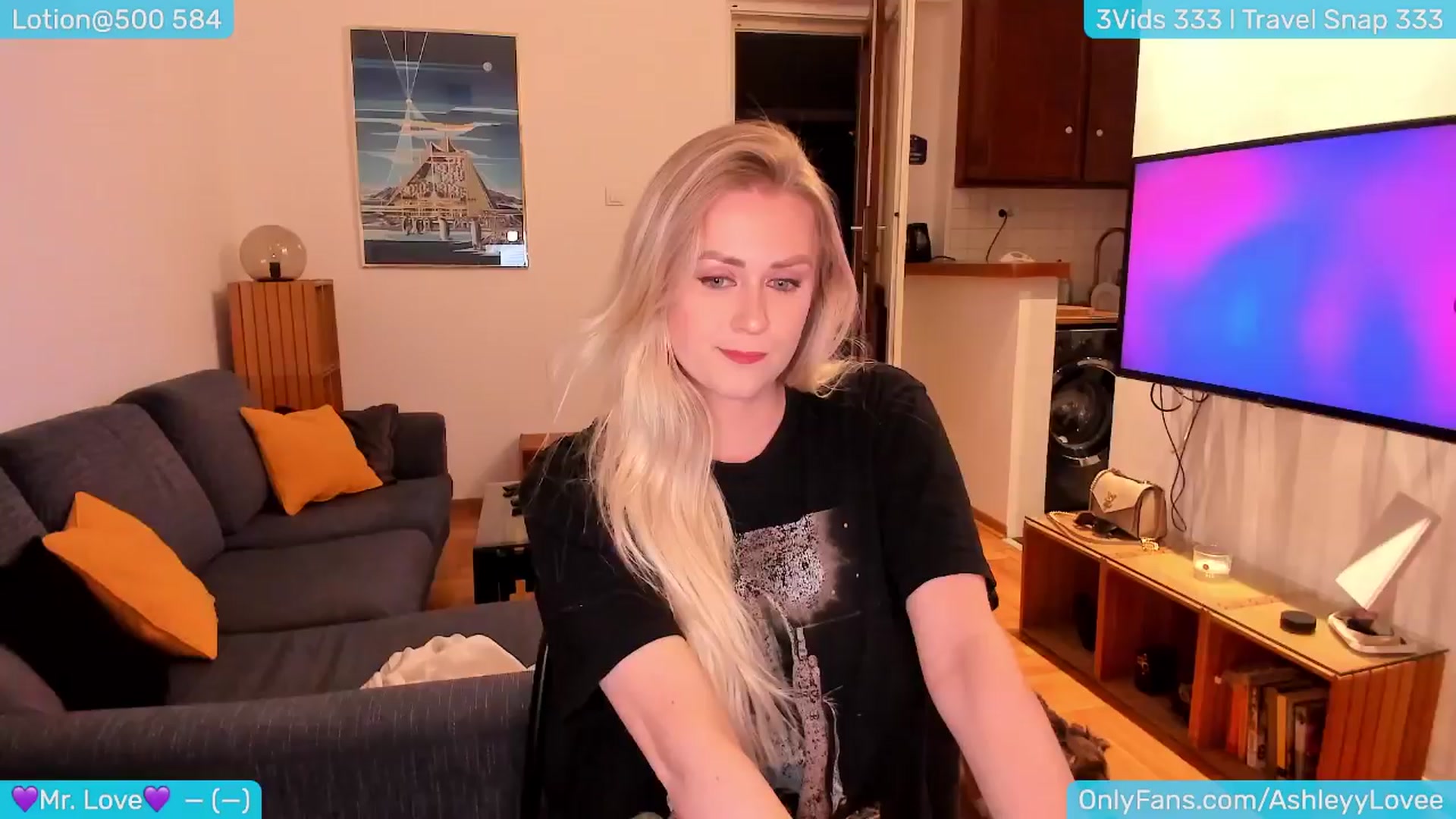 Gallery image thumbnail from AshleyLove's myfreecams stream on, 03/31/2024, 24:05 image 1 of 20