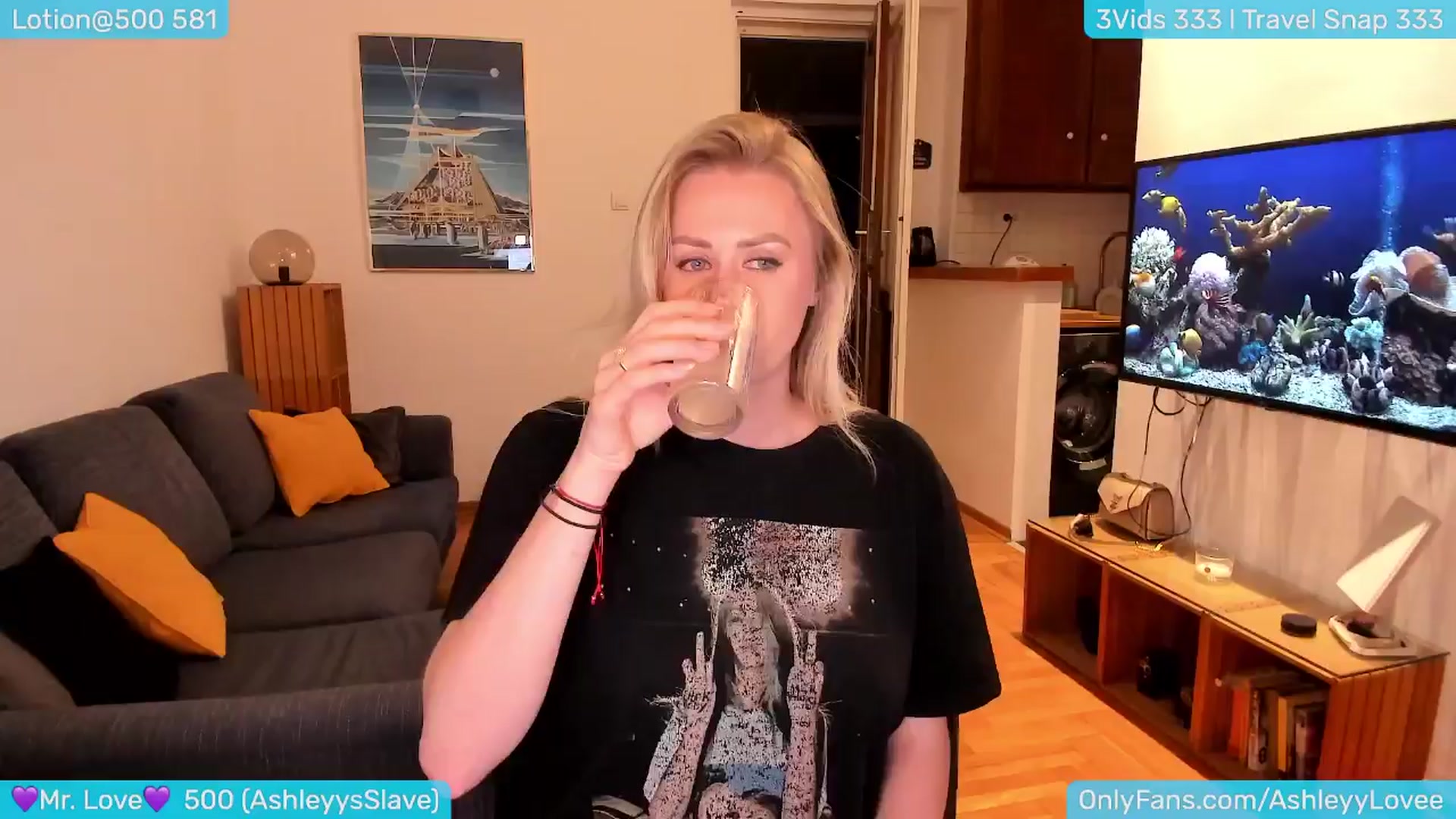 Gallery image thumbnail from AshleyLove's myfreecams stream on, 03/31/2024, 24:05 image 15 of 20