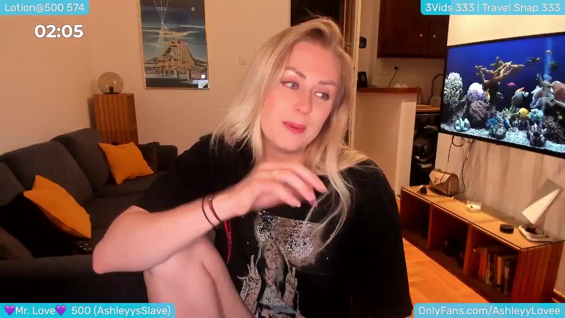 Gallery image thumbnail from AshleyLove's myfreecams stream on, 03/31/2024, 01:13 image 15 of 20