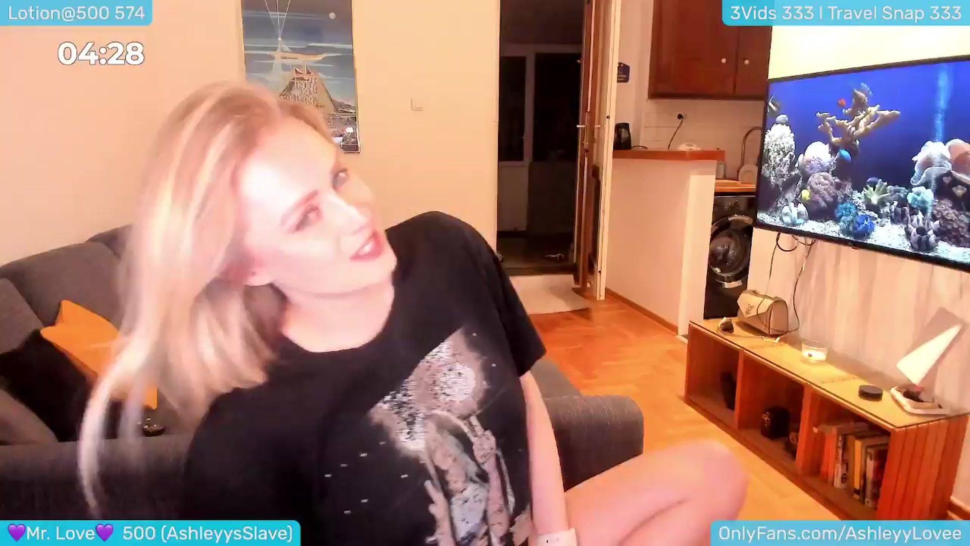 Gallery image thumbnail from AshleyLove's myfreecams stream on, 03/31/2024, 01:13 image 14 of 20