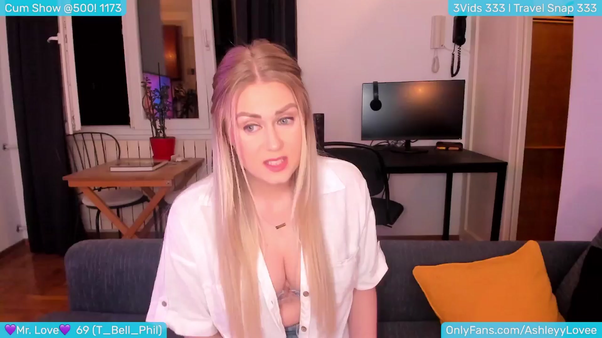 Gallery image thumbnail from AshleyLove's myfreecams stream on, 04/05/2024, 20:18 image 13 of 20