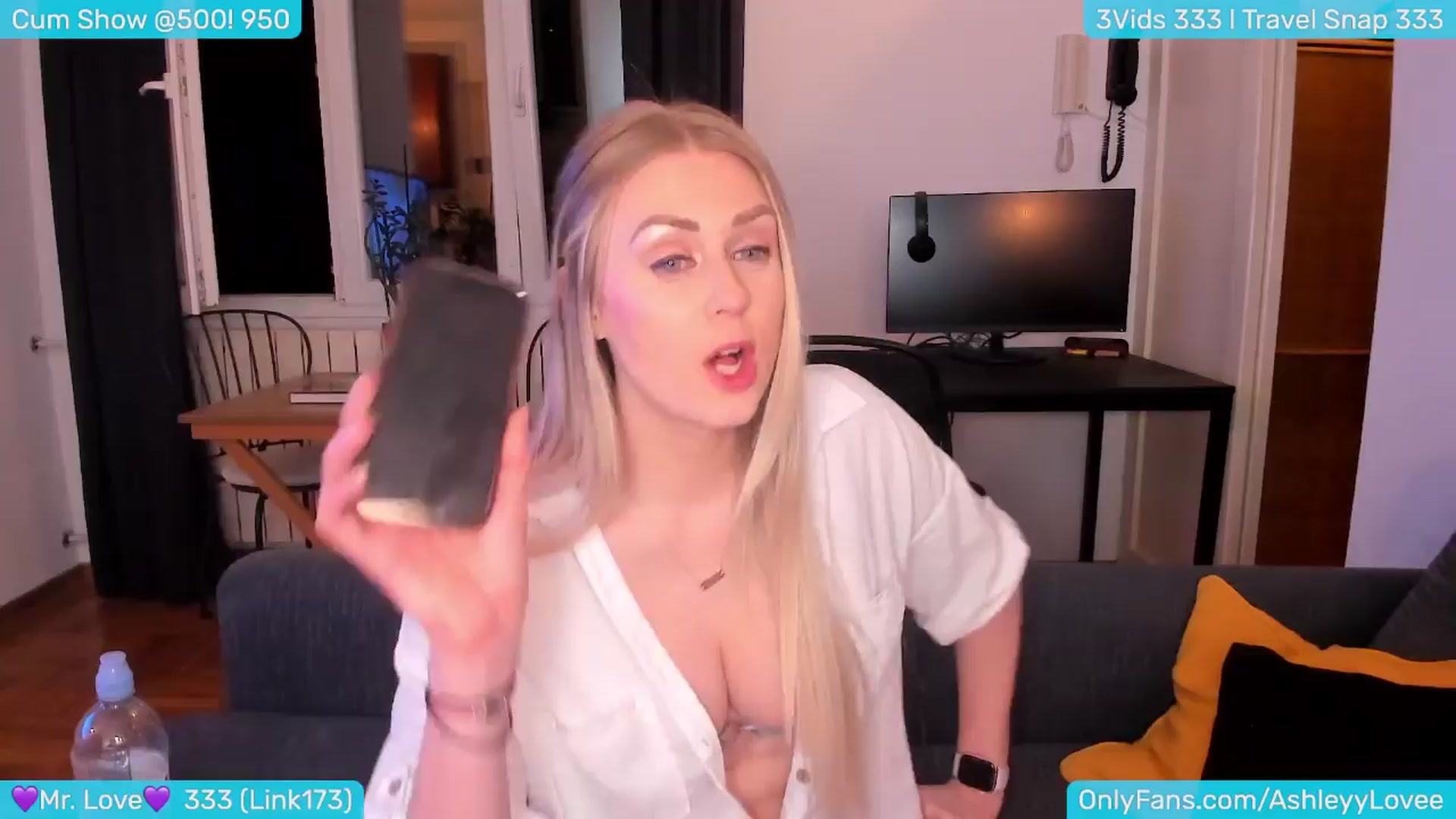 Gallery image thumbnail from AshleyLove's myfreecams stream on, 04/06/2024, 24:07 image 16 of 20