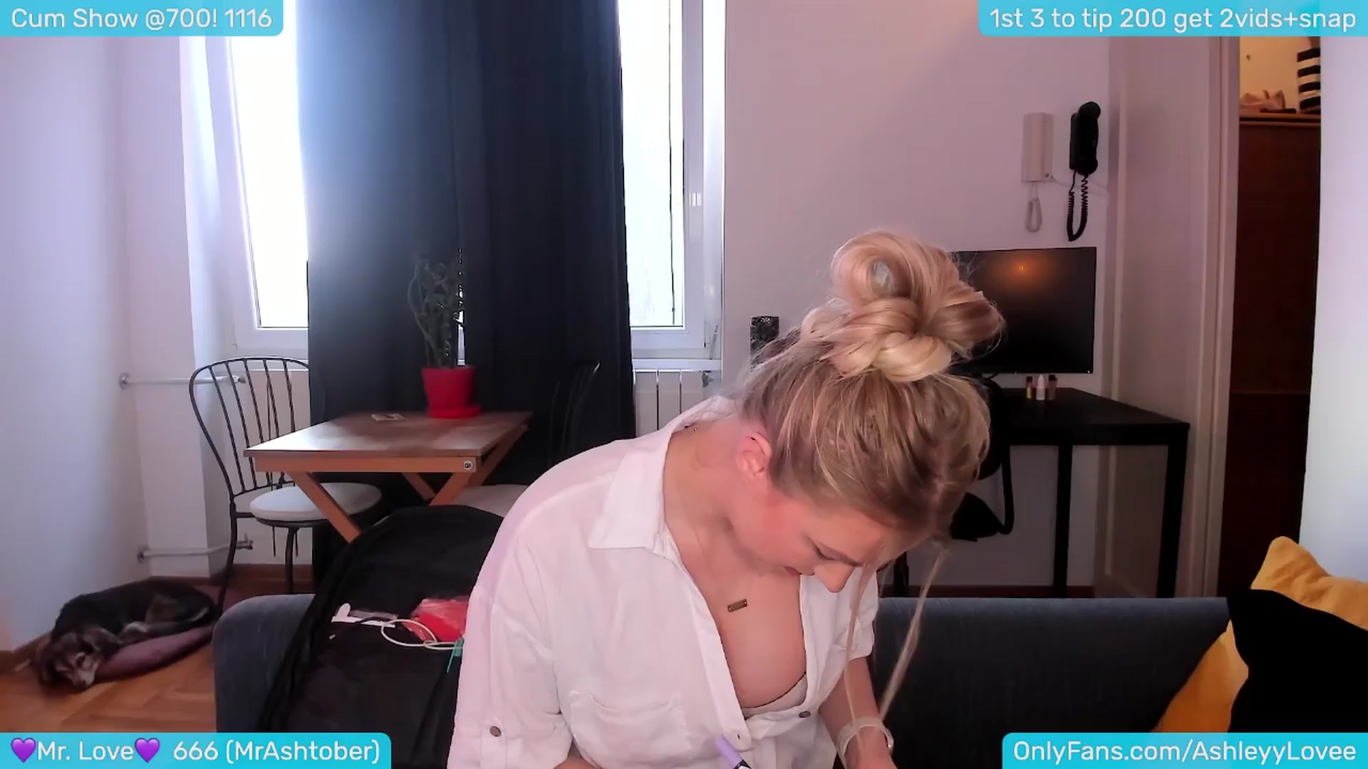 Gallery image thumbnail from AshleyLove's myfreecams stream on, 04/09/2024, 17:02 image 10 of 20