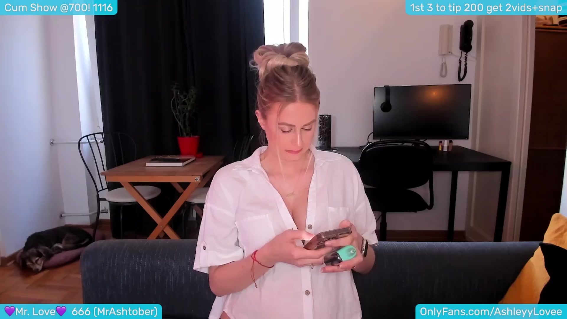 Gallery image thumbnail from AshleyLove's myfreecams stream on, 04/09/2024, 17:02 image 3 of 20
