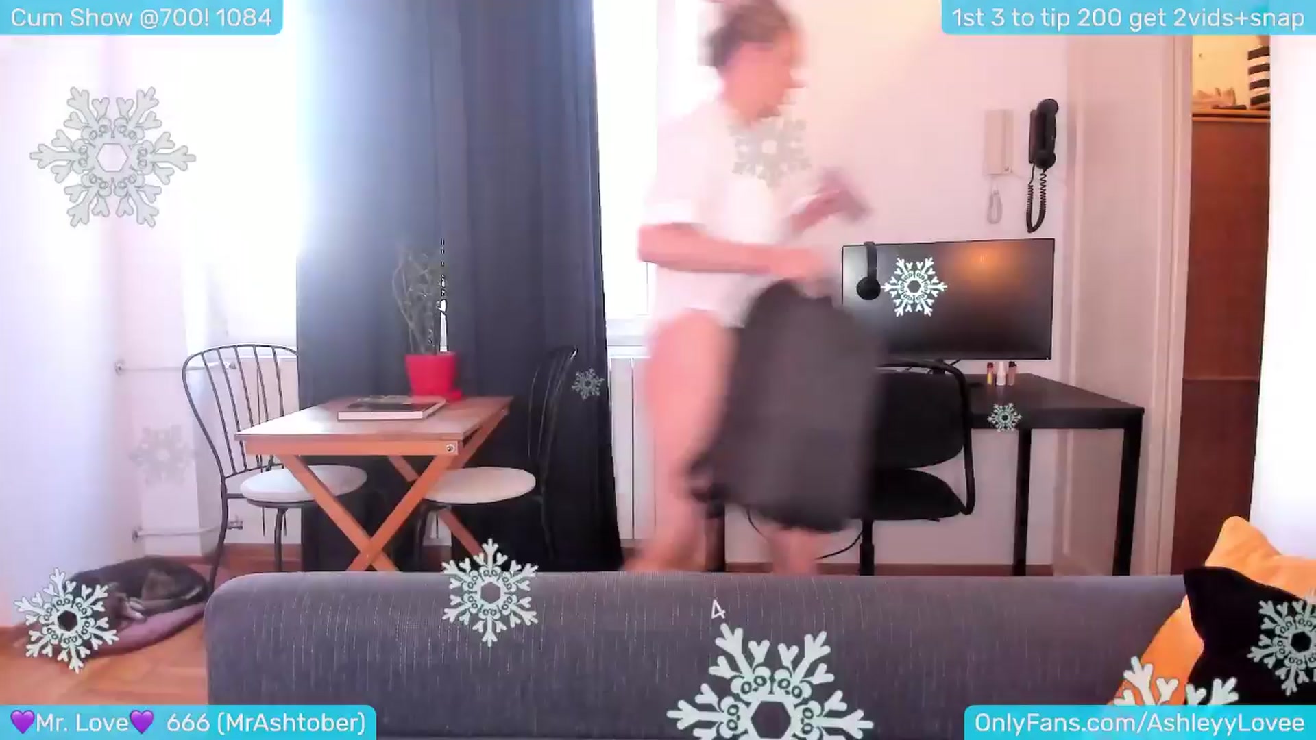 Gallery image thumbnail from AshleyLove's myfreecams stream on, 04/09/2024, 17:02 image 15 of 20