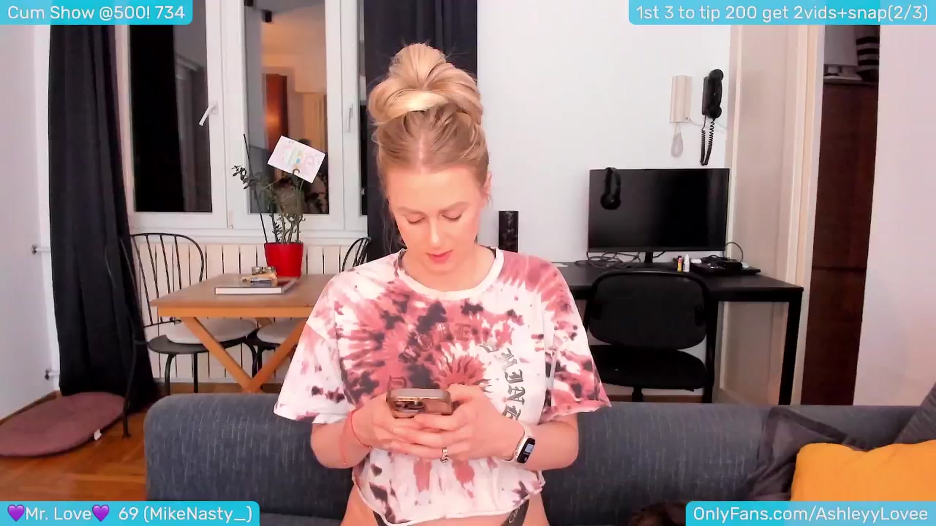 Gallery image thumbnail from AshleyLove's myfreecams stream on, 04/15/2024, 21:54 image 13 of 20