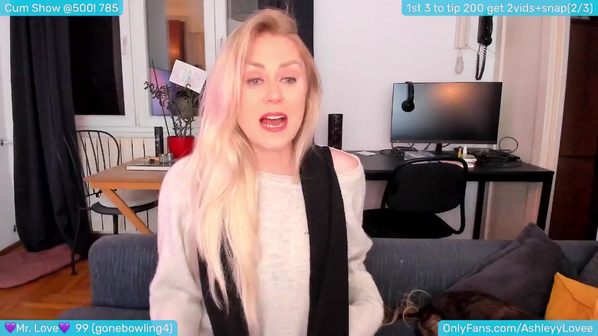 Gallery image thumbnail from AshleyLove's myfreecams stream on, 04/17/2024, 22:22 image 3 of 20