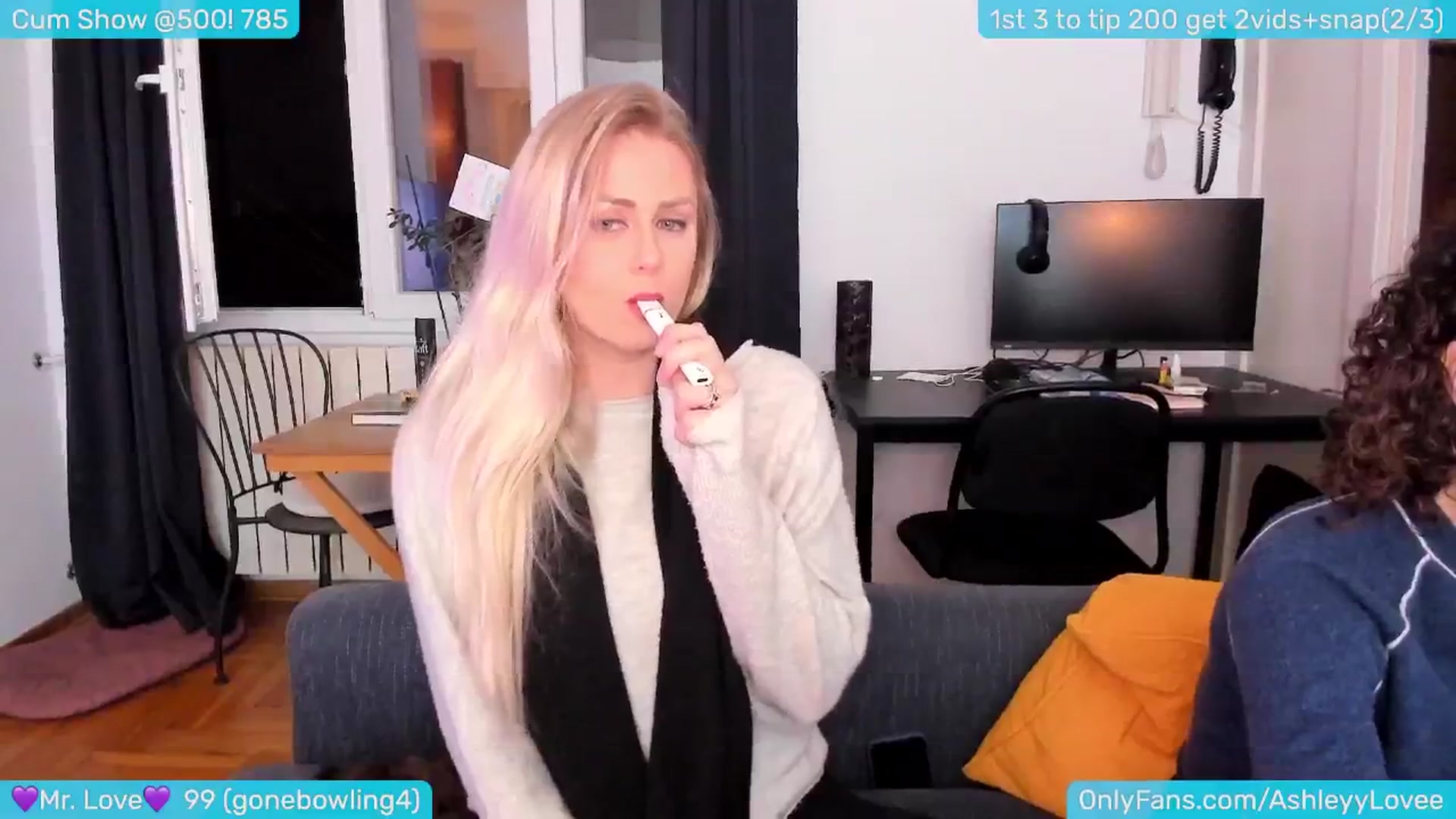 Gallery image thumbnail from AshleyLove's myfreecams stream on, 04/17/2024, 22:22 image 9 of 20