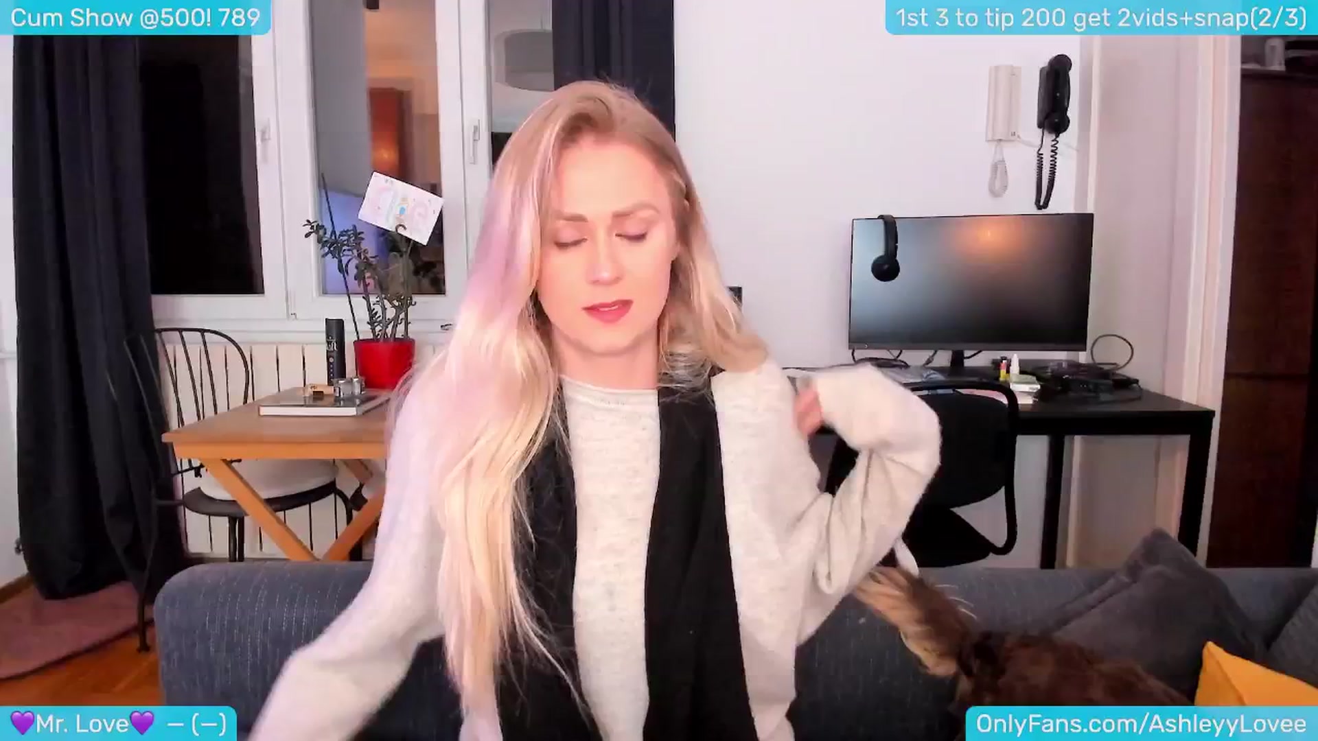 Gallery image thumbnail from AshleyLove's myfreecams stream on, 04/17/2024, 22:22 image 1 of 20
