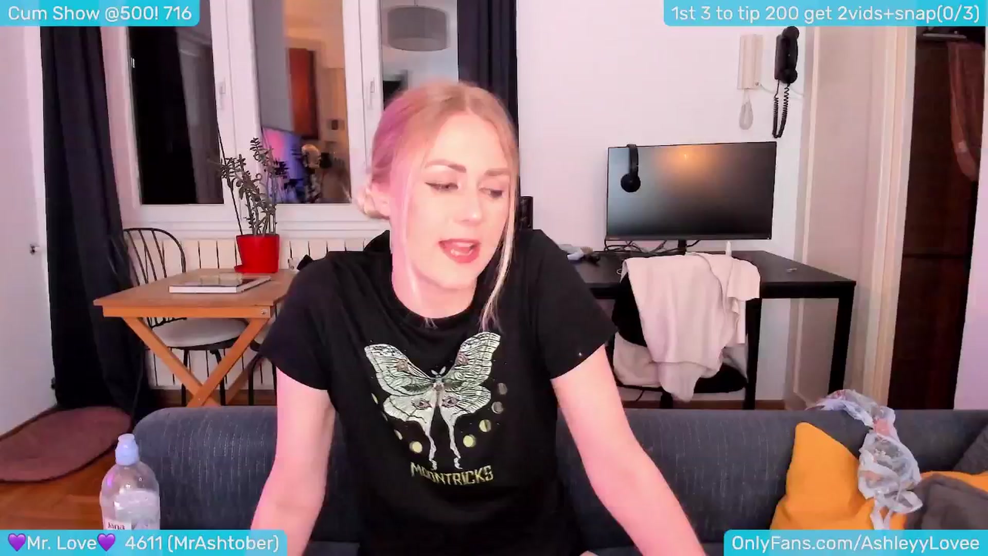 Gallery image thumbnail from AshleyLove's myfreecams stream on, 04/23/2024, 18:39 image 14 of 20