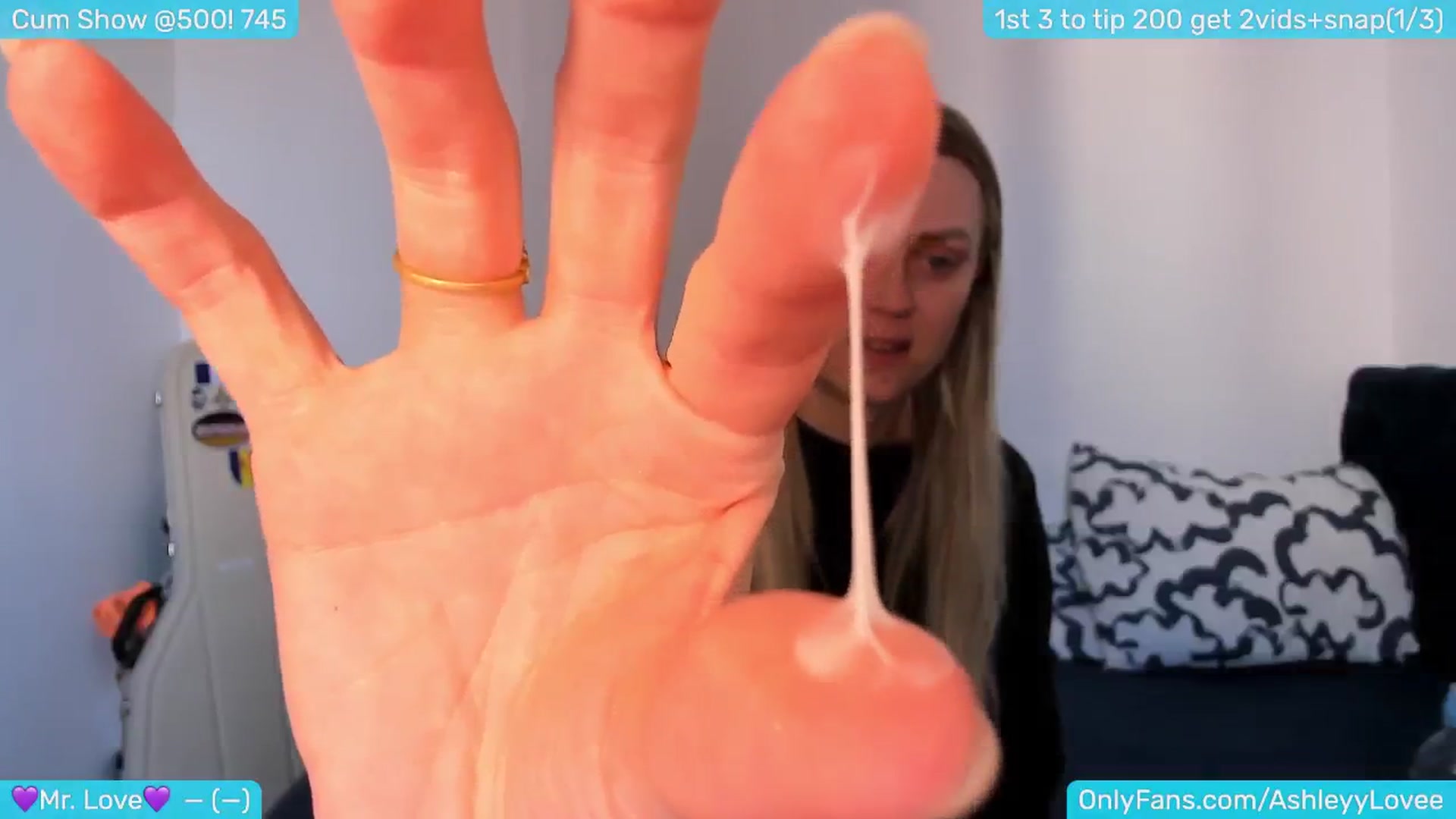 Gallery image thumbnail from AshleyLove's myfreecams stream on, 04/26/2024, 13:38 image 15 of 20