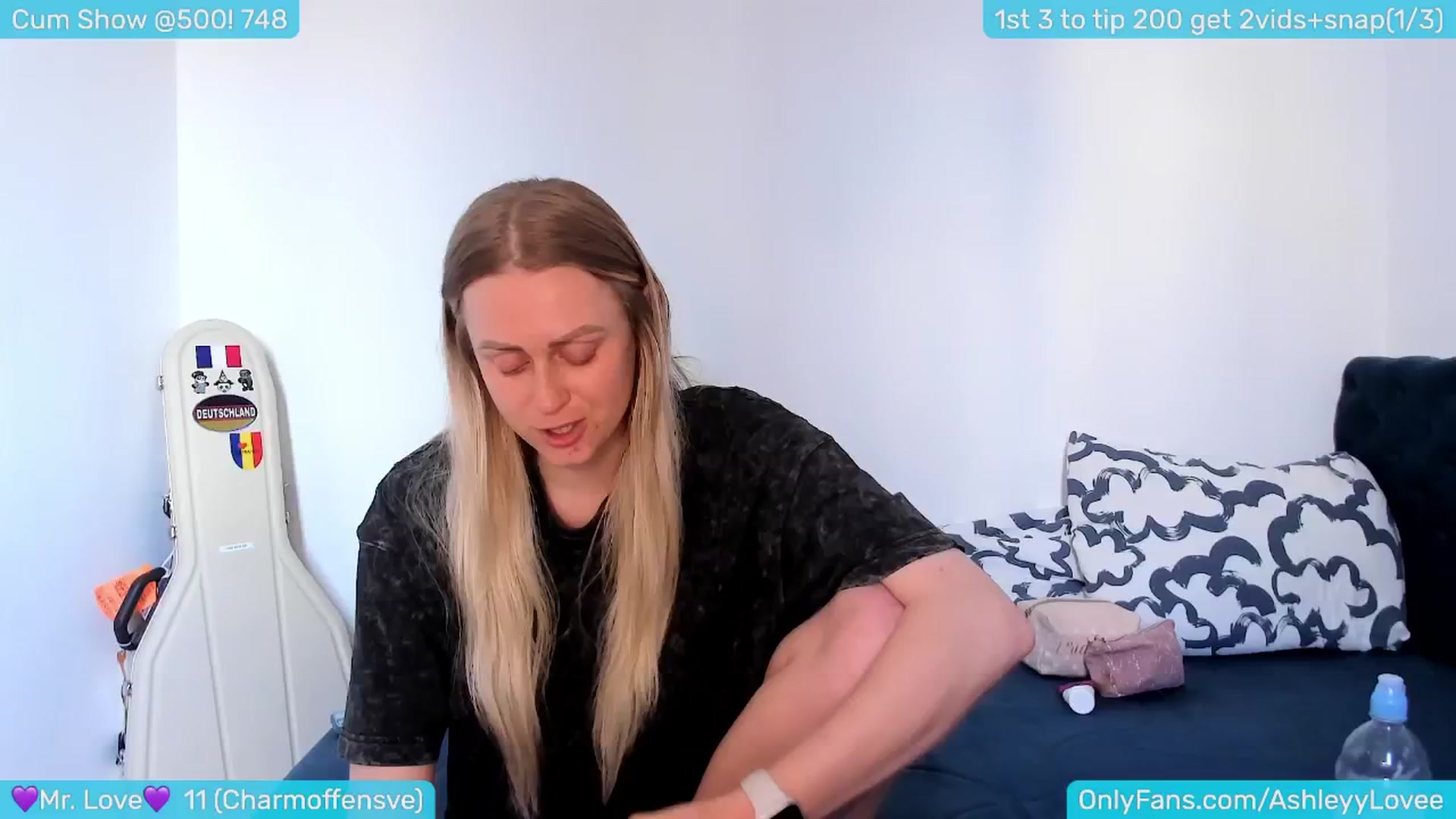Gallery image thumbnail from AshleyLove's myfreecams stream on, 04/26/2024, 14:40 image 12 of 20