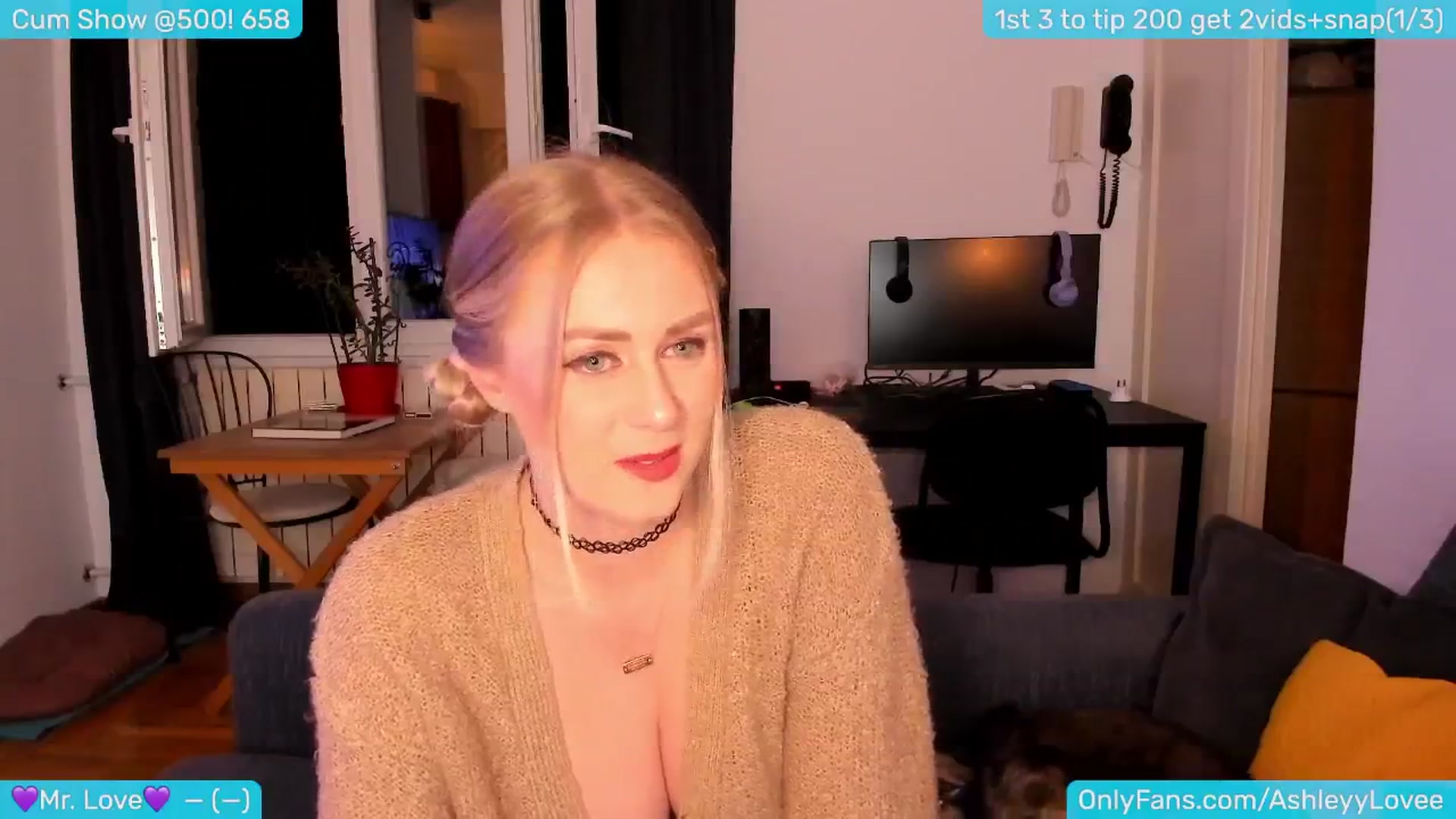 Gallery image thumbnail from AshleyLove's myfreecams stream on, 04/27/2024, 22:21 image 6 of 20