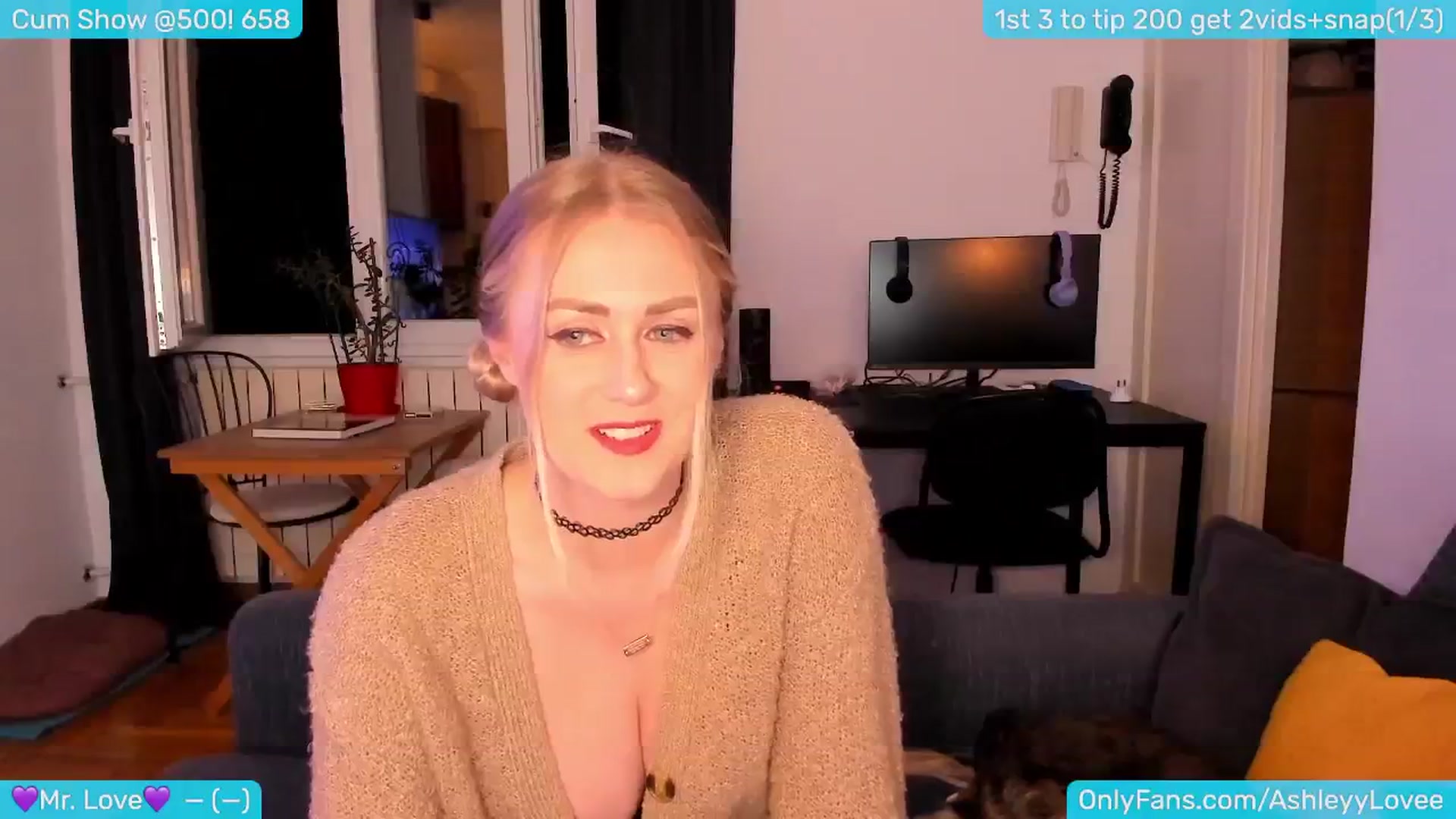 Gallery image thumbnail from AshleyLove's myfreecams stream on, 04/27/2024, 22:21 image 7 of 20