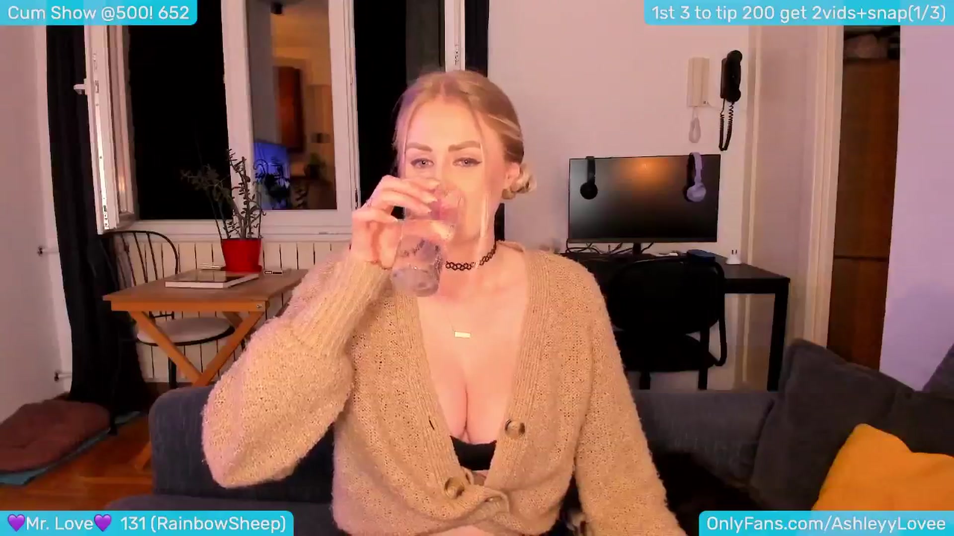 Gallery image thumbnail from AshleyLove's myfreecams stream on, 04/27/2024, 22:21 image 20 of 20