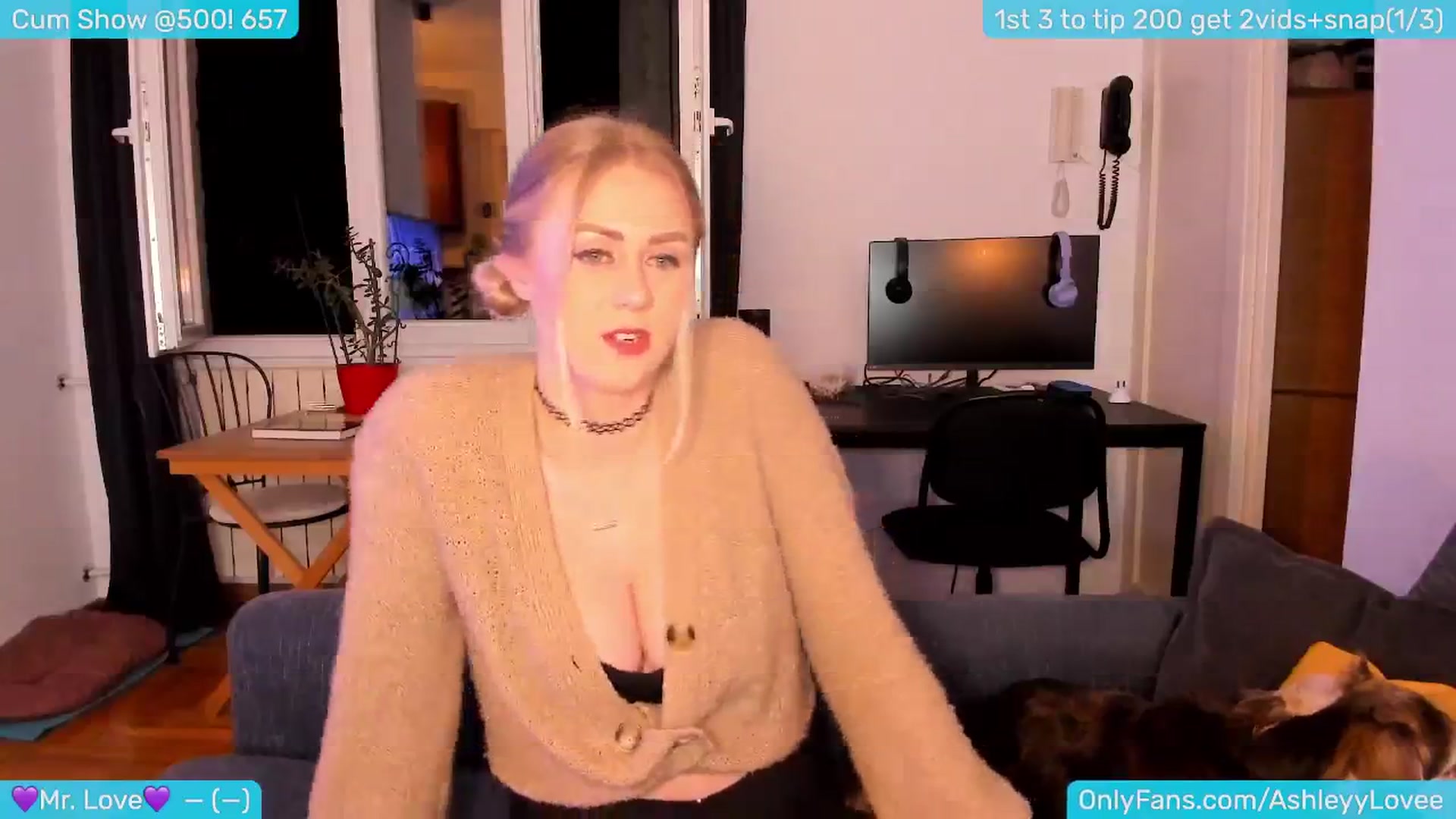 Gallery image thumbnail from AshleyLove's myfreecams stream on, 04/27/2024, 22:21 image 14 of 20