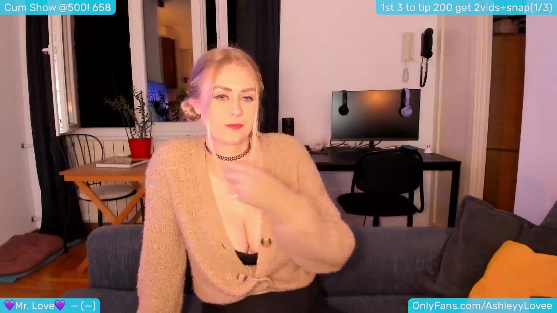 Gallery image thumbnail from AshleyLove's myfreecams stream on, 04/27/2024, 22:21 image 2 of 20